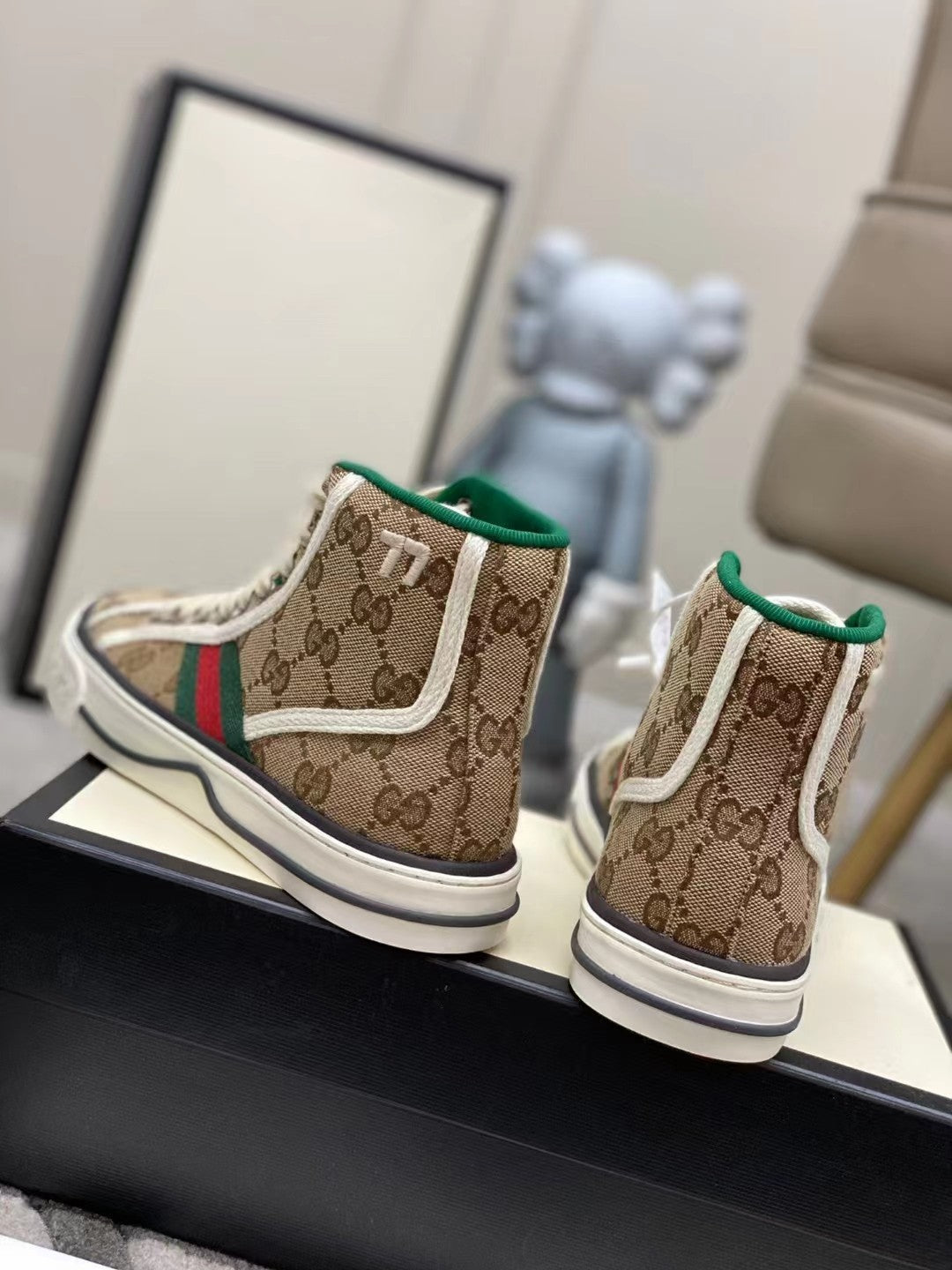 2YB47ZDE Stylish shoes