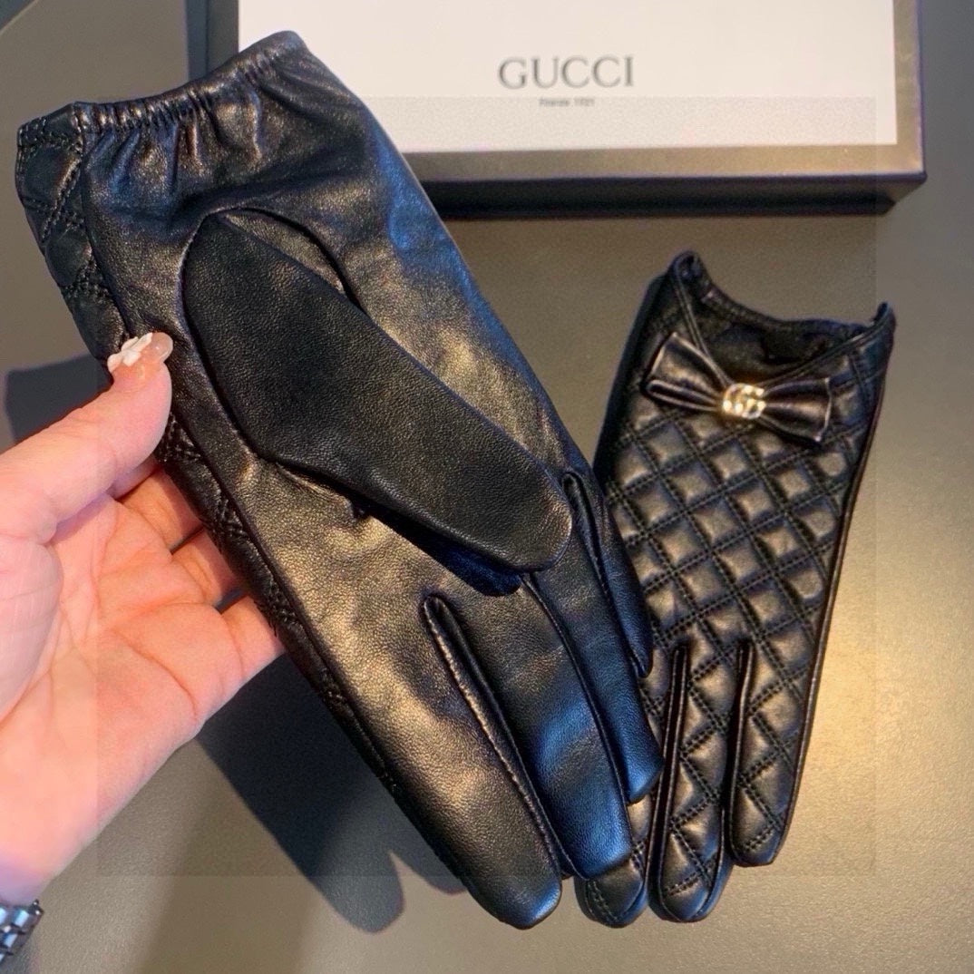14B7SDE Stylish sheepskin gloves