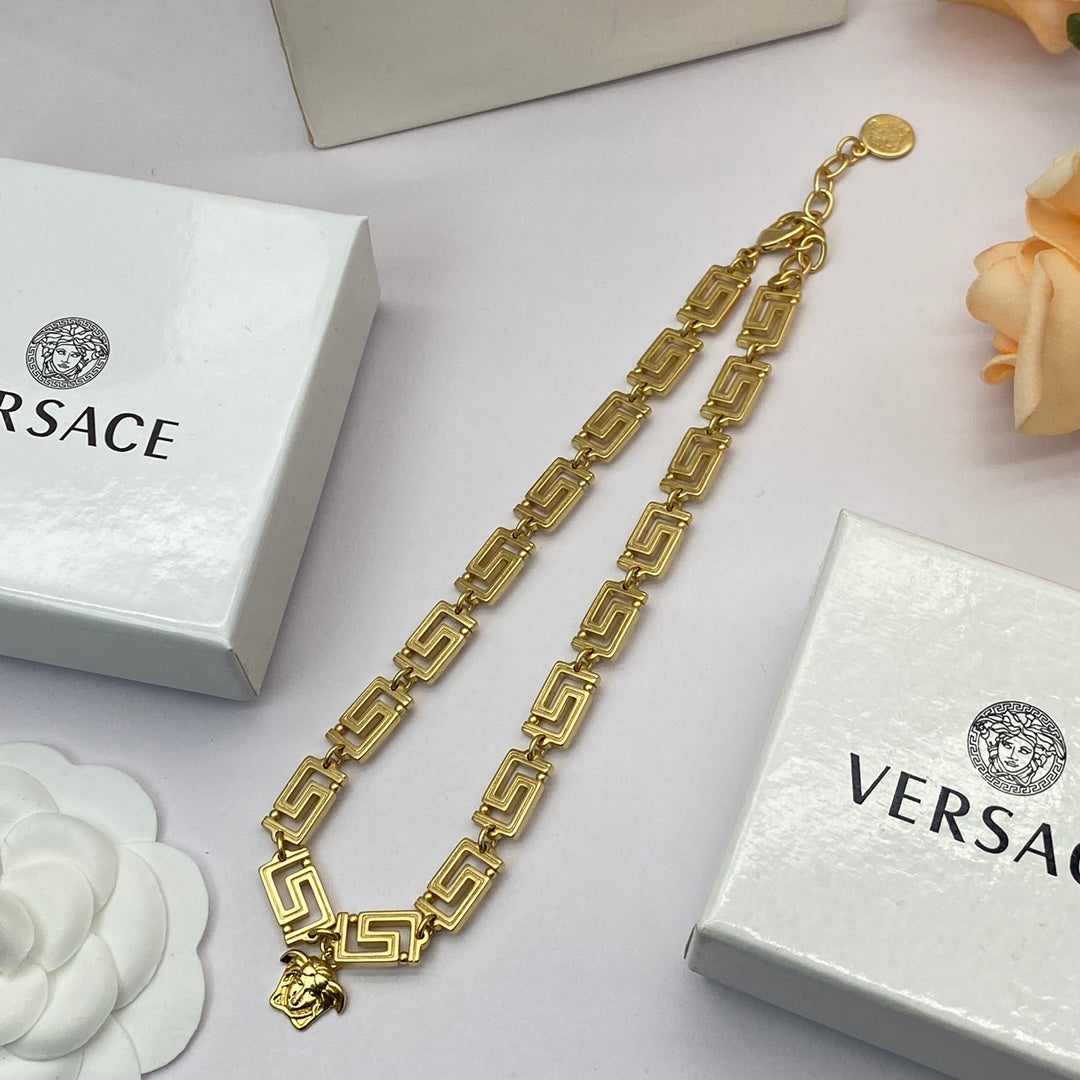 175RV73XDE Stylish Necklace