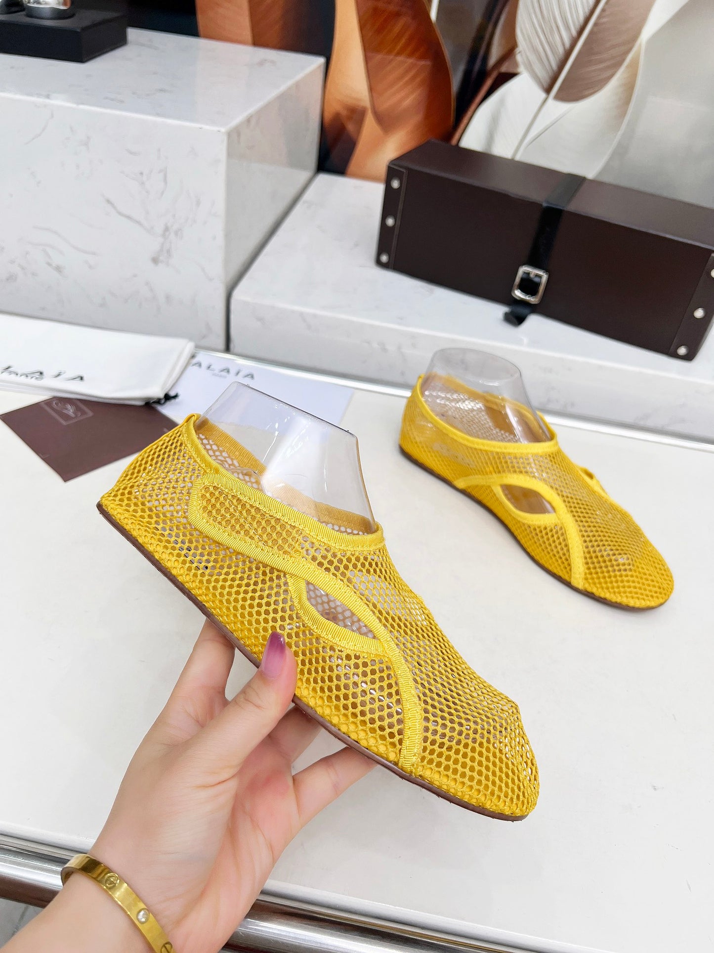 255QA24ZDE Stylish leather shoes