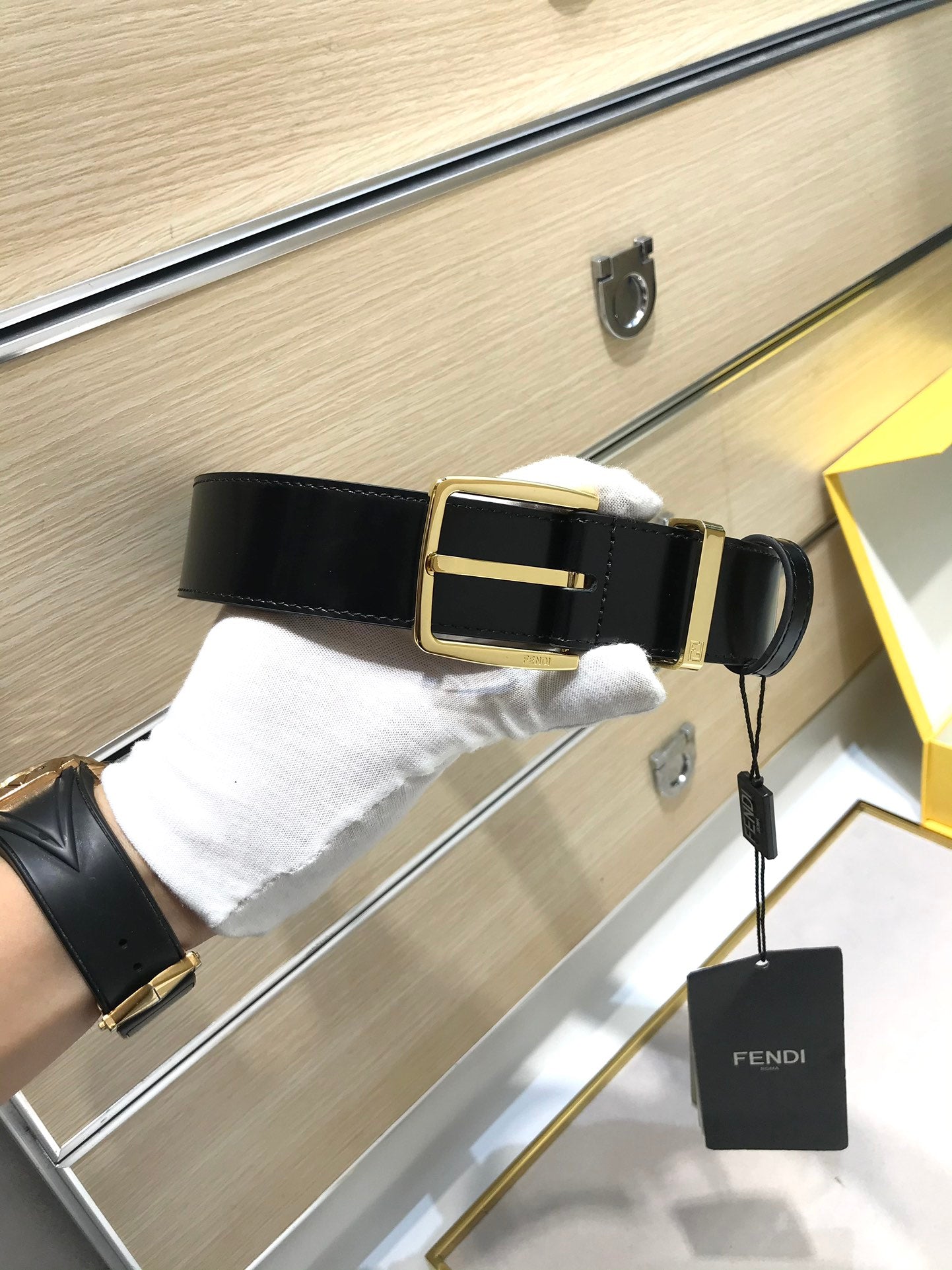 14F93PDE Stylish High quality belt With full package