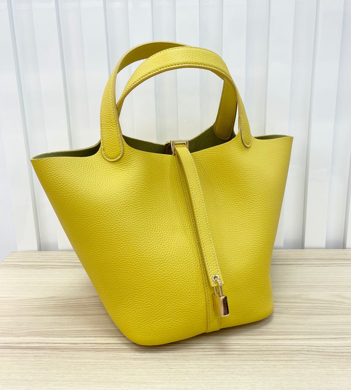 15RH5BDE Stylish leather bag