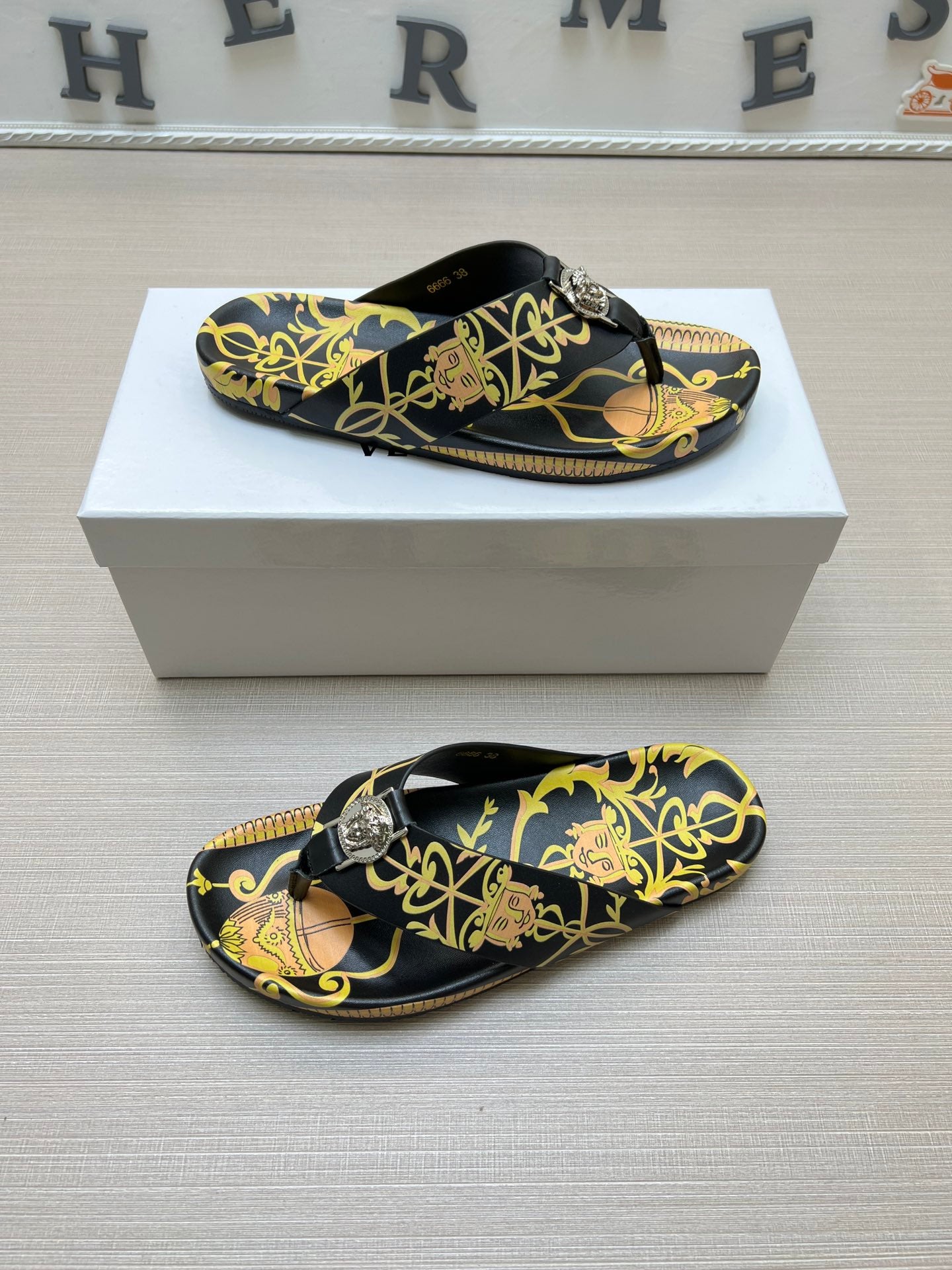 54V96ZDE Stylish slippers