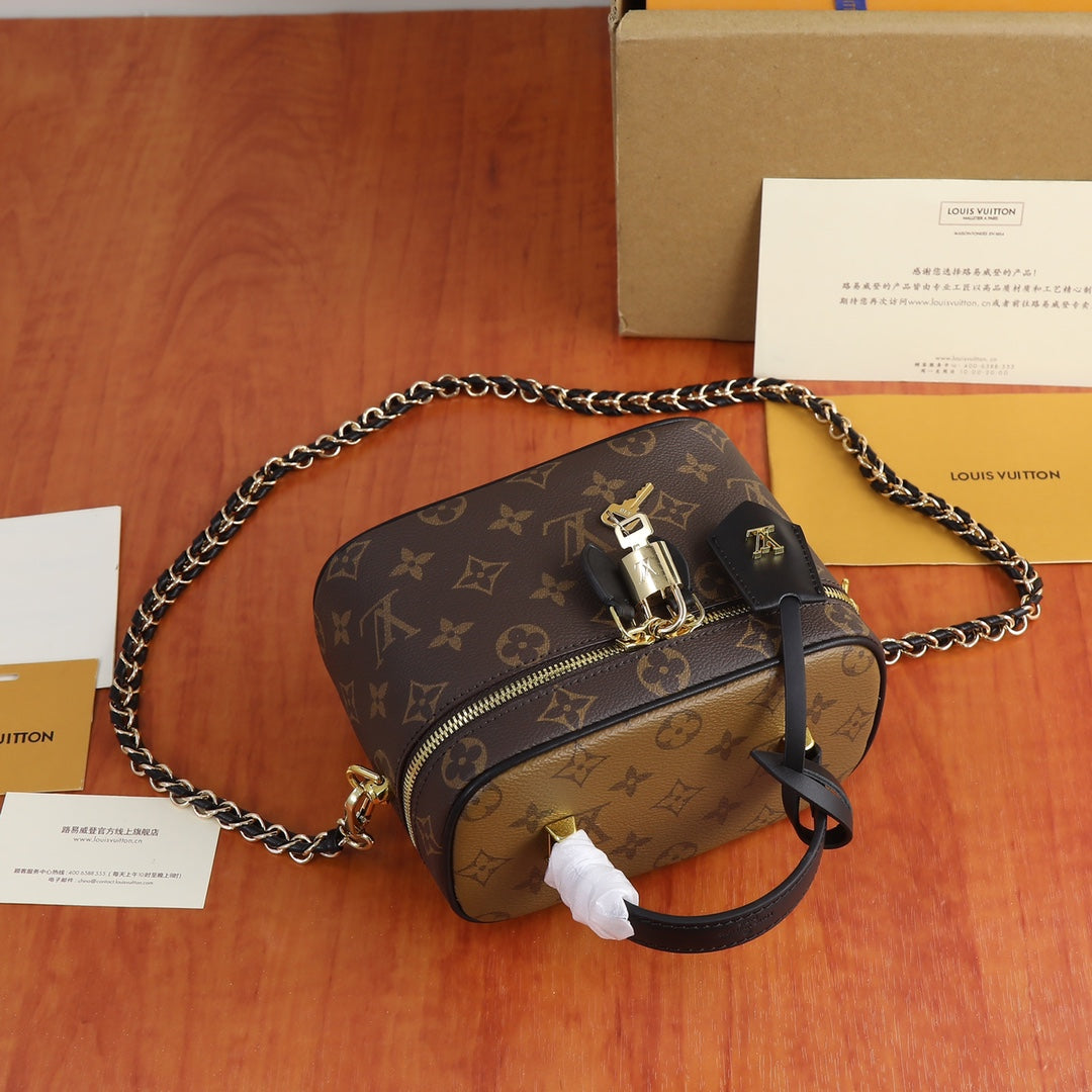 2XE121BDE Stylish leather bag