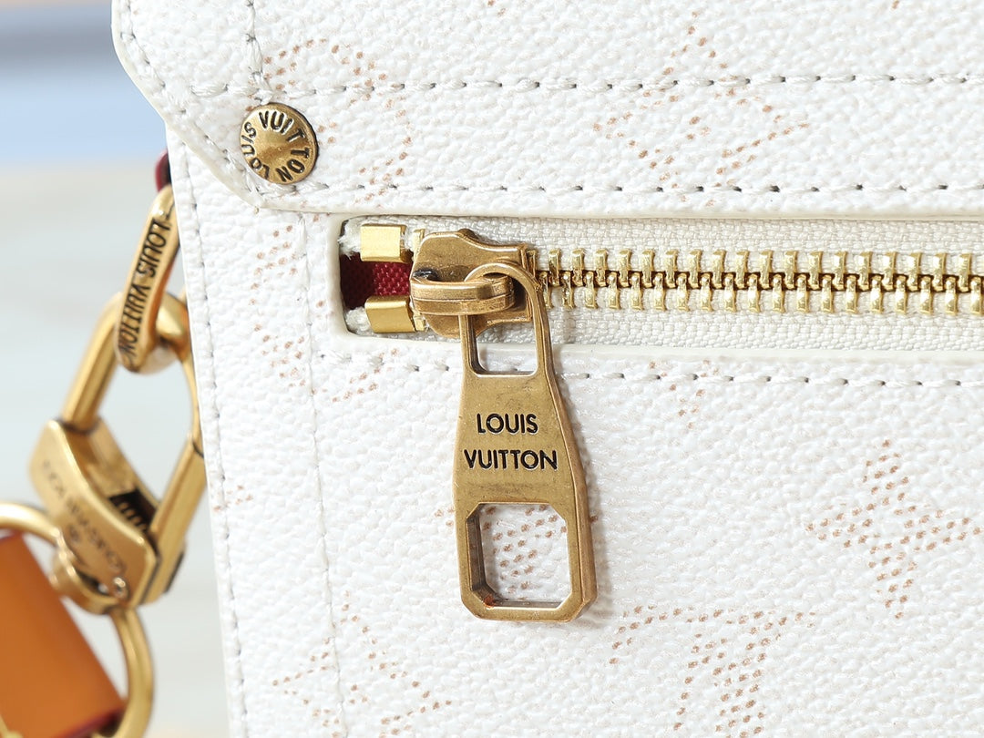 15RE47BDE Stylish leather bag