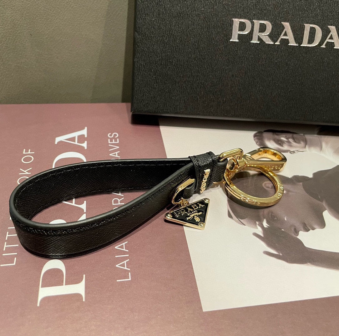 14PD55ADE Stylish key closure