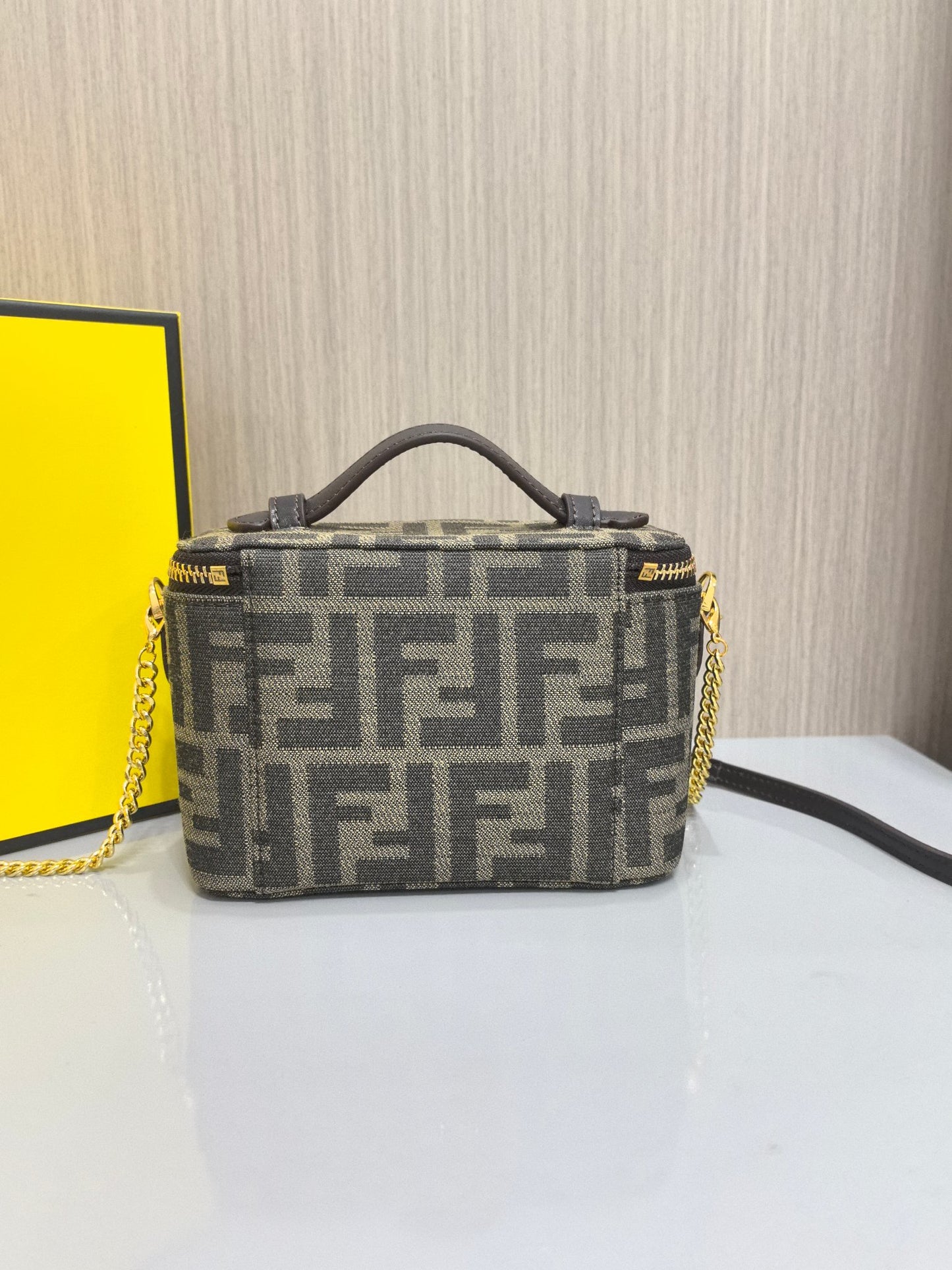 15RF59BDE Stylish leather bag