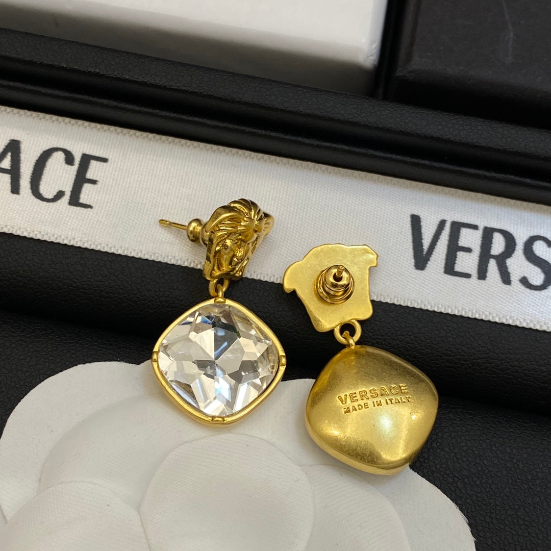 1YV77EDE Stylish Earrings