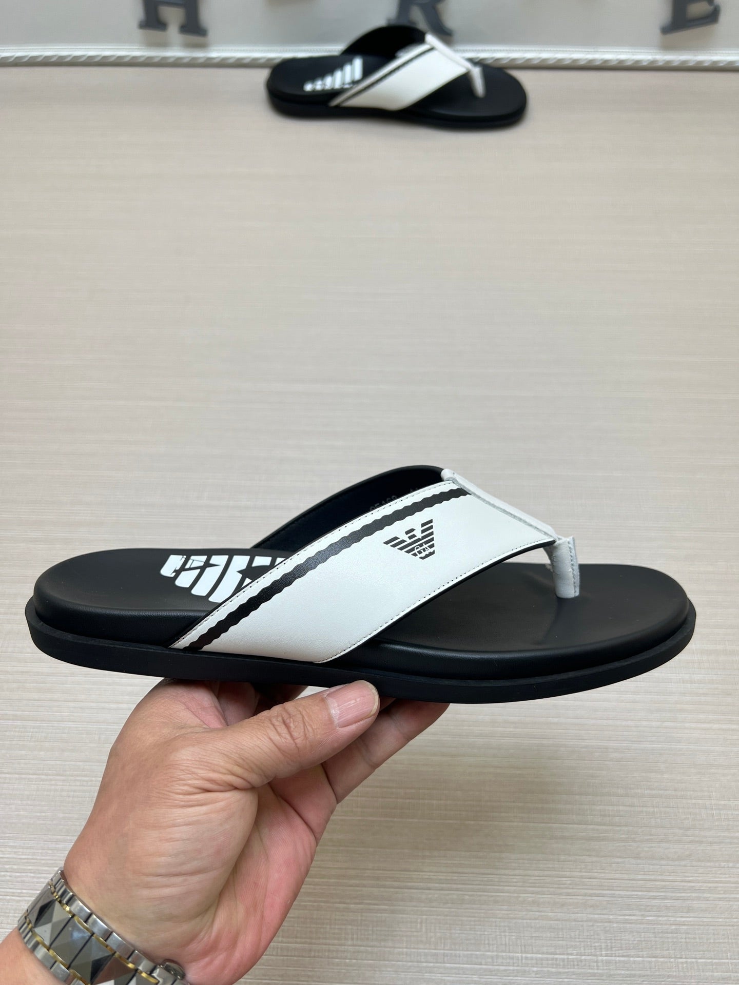 54A103ZDE Stylish slippers