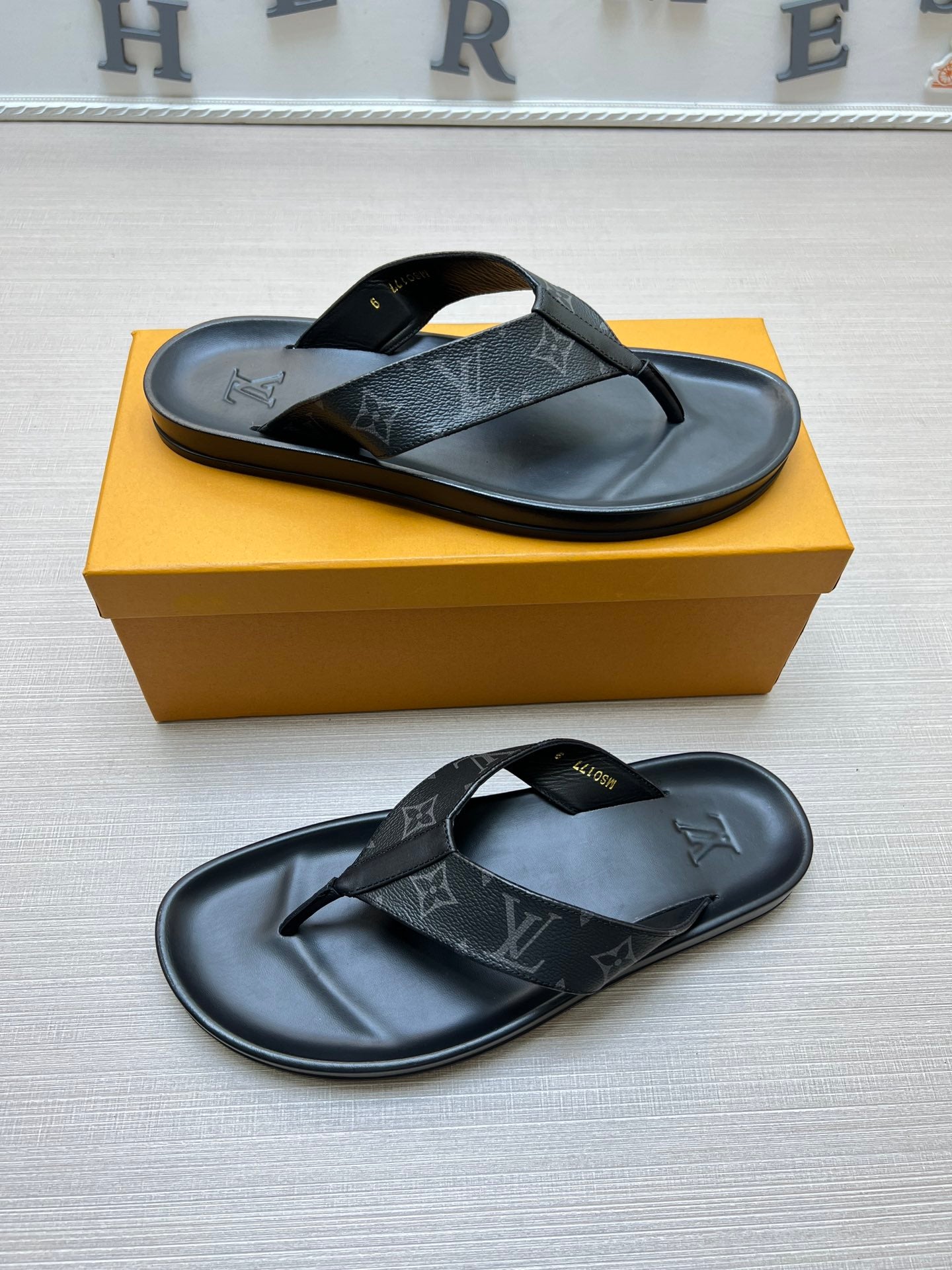 54E86ZDE Stylish slippers