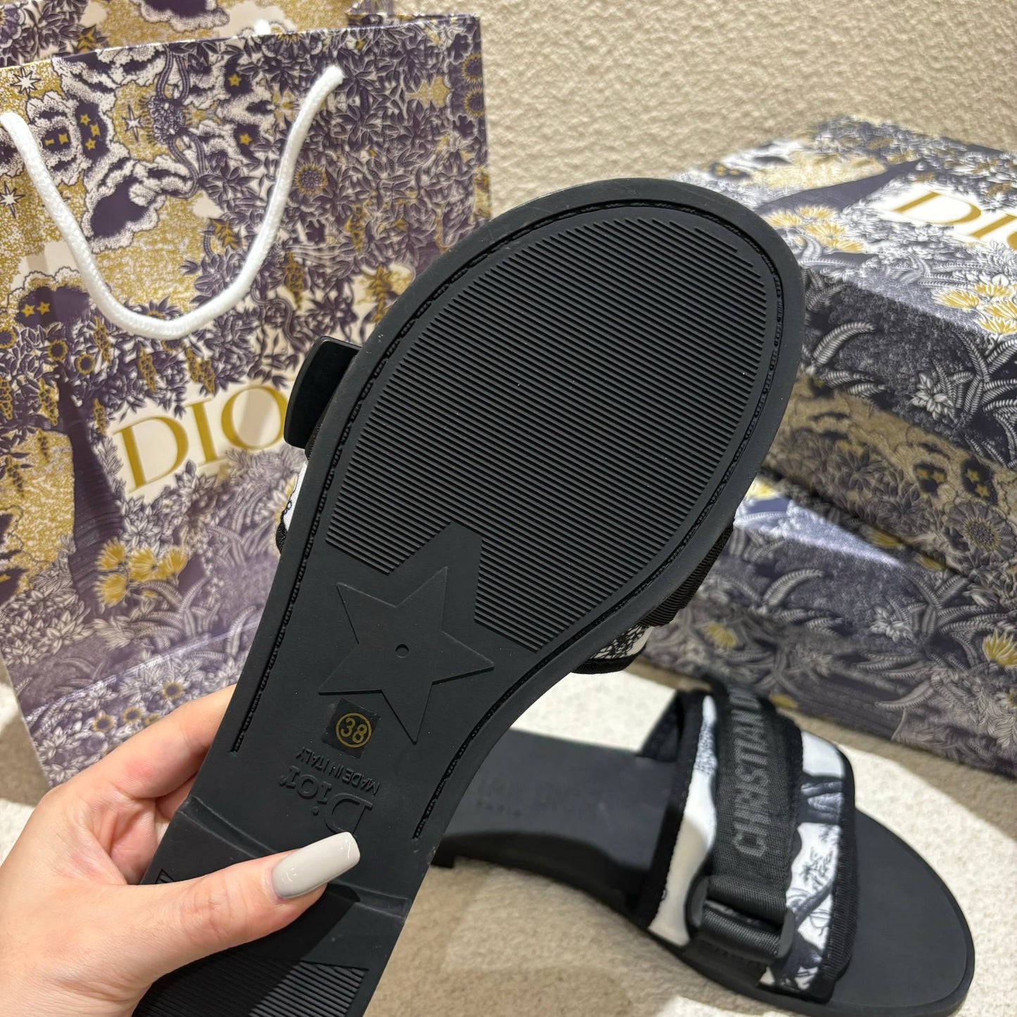 14D17ZDE Stylish slippers