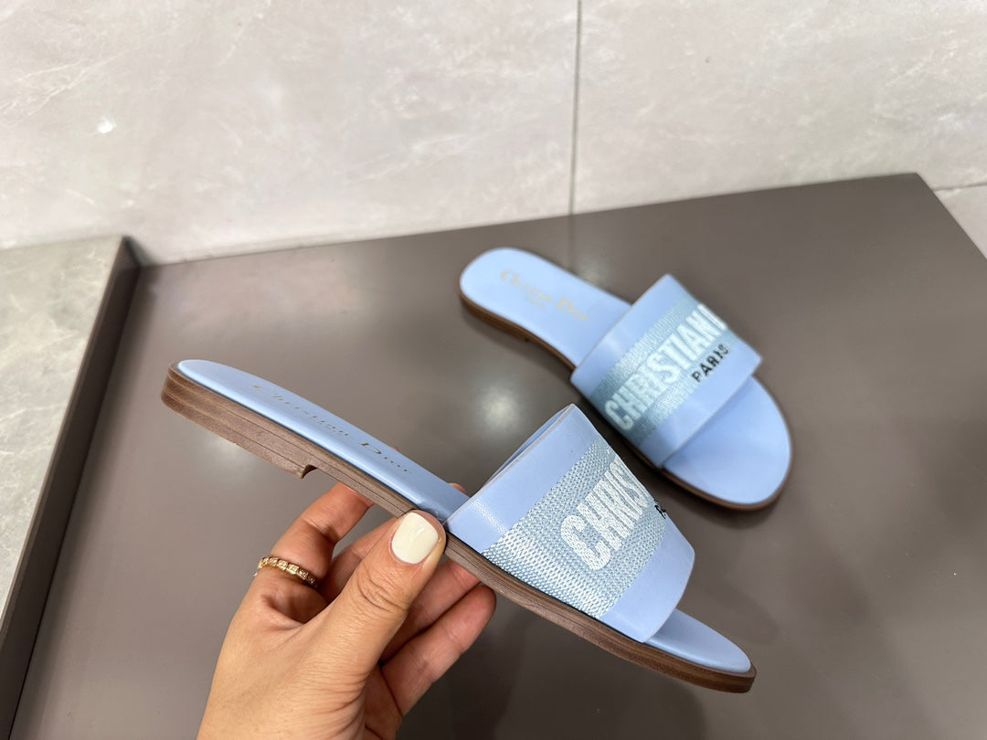 14D32ZDE Stylish slippers