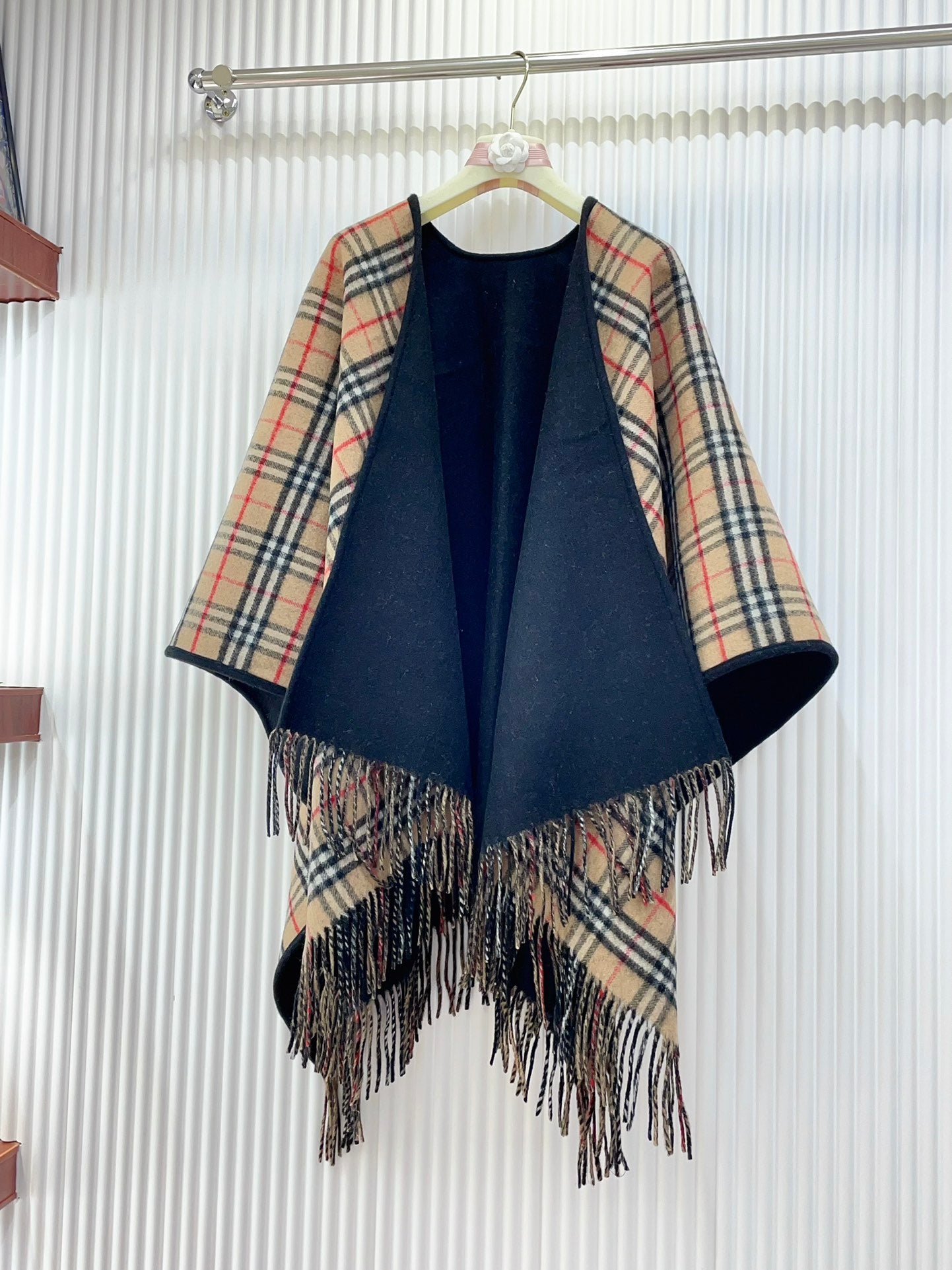 185ZR49WDE Stylish cape