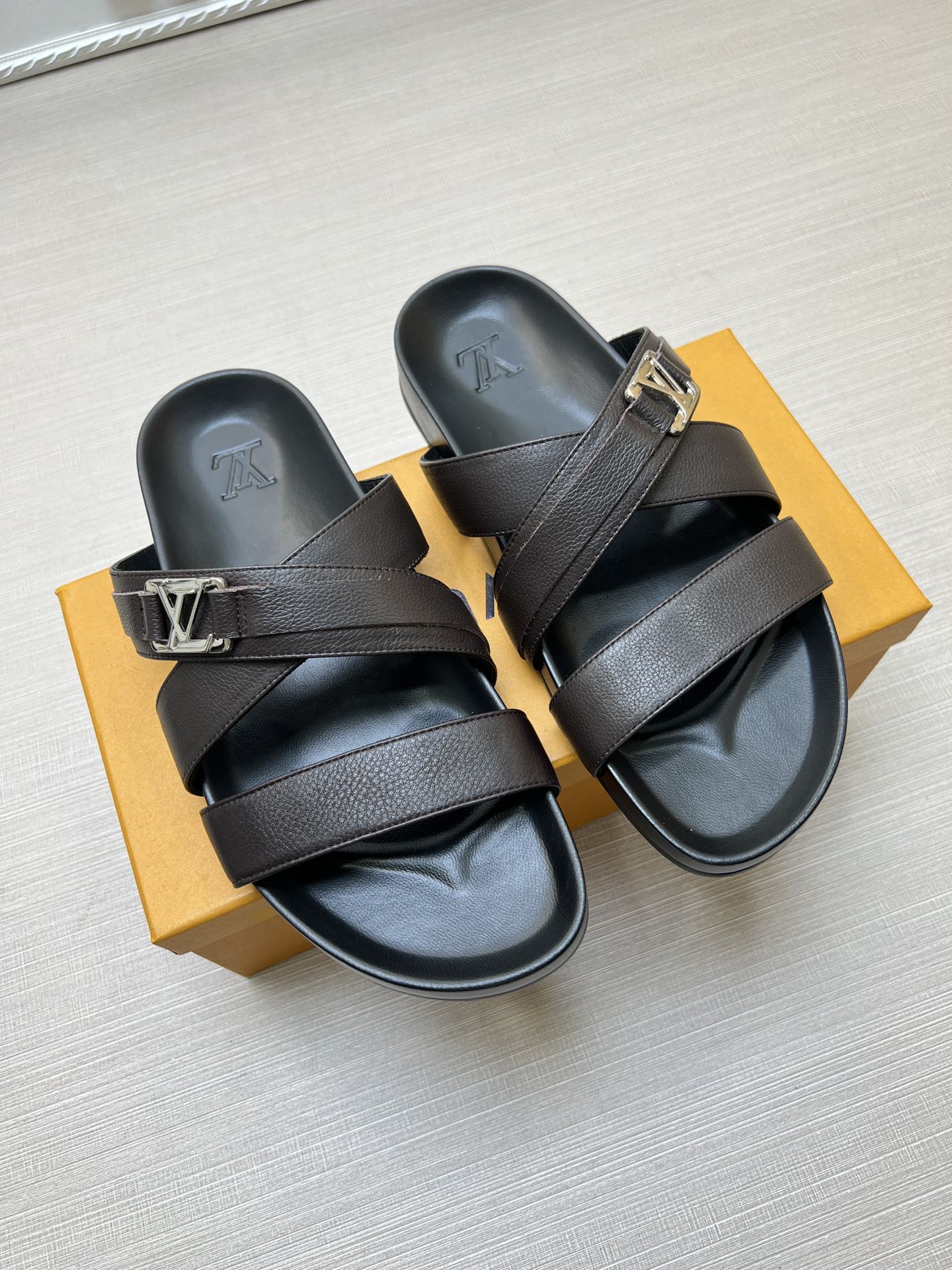 54E88ZDE Stylish slippers