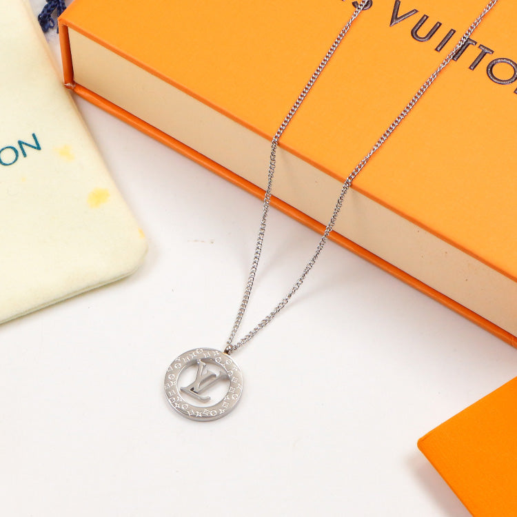 2E10XDE Stylish Necklaces