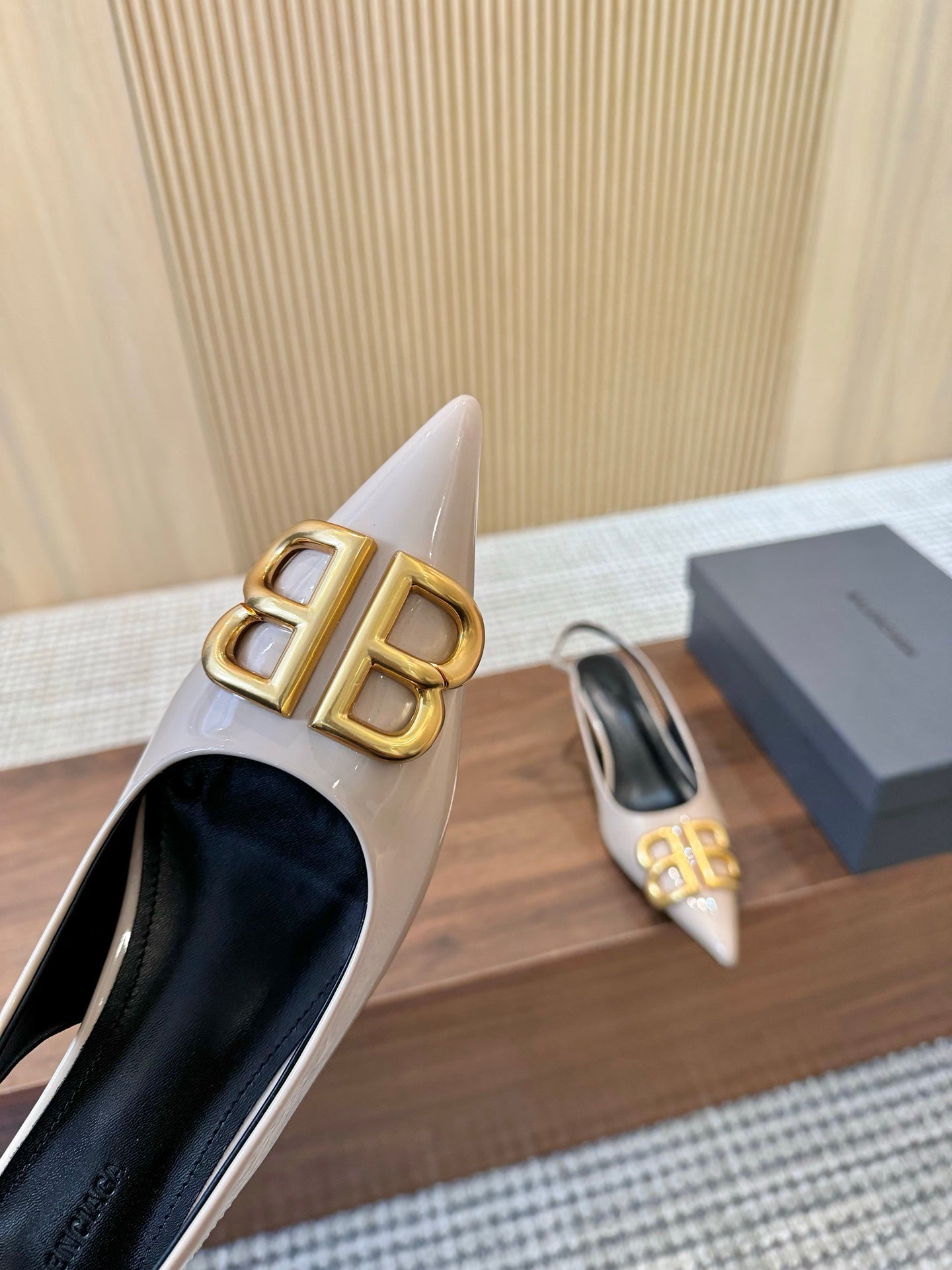 255QJ45ZDE Stylish leather High heels
