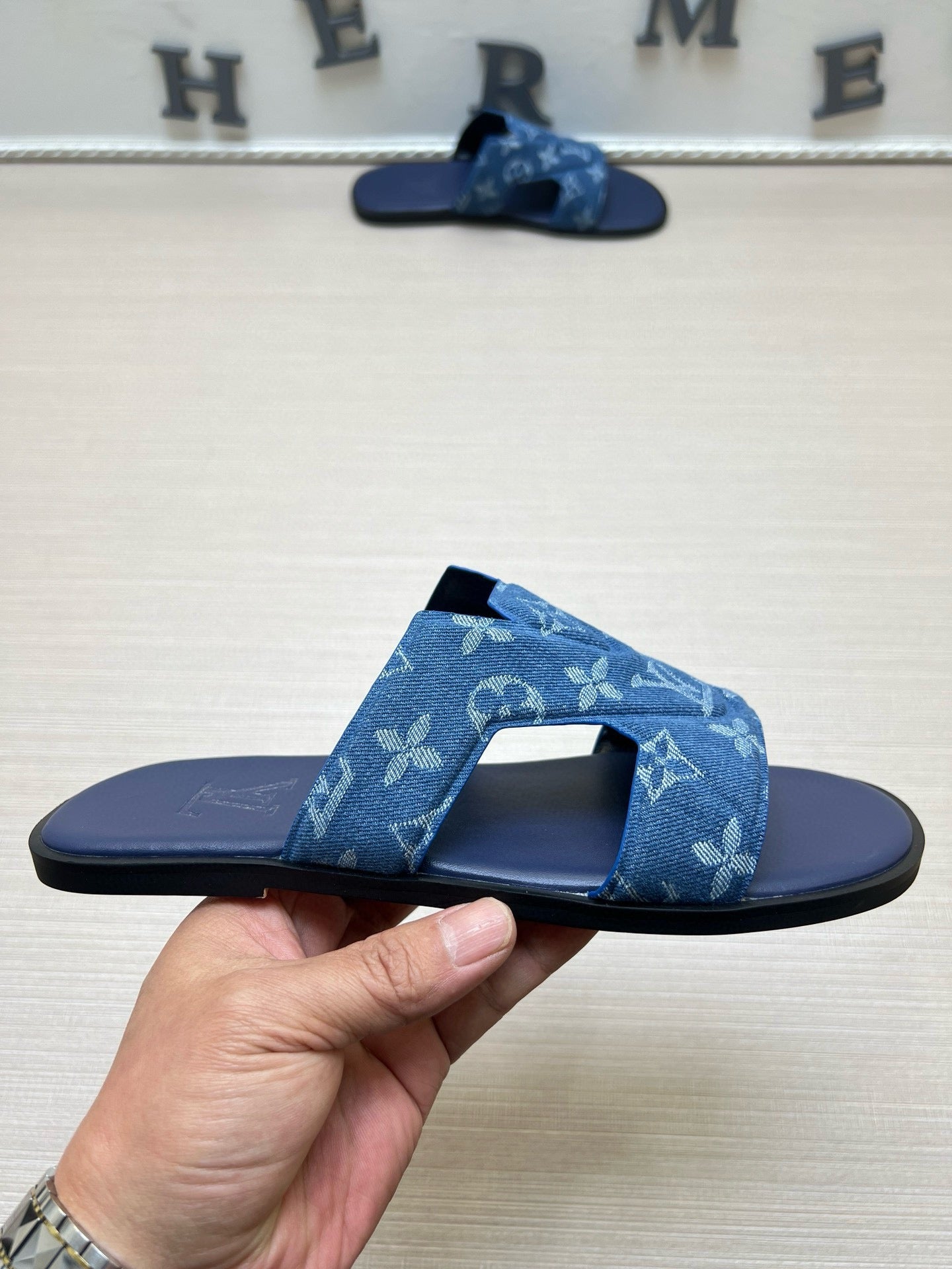 54E31ZDE Stylish slippers