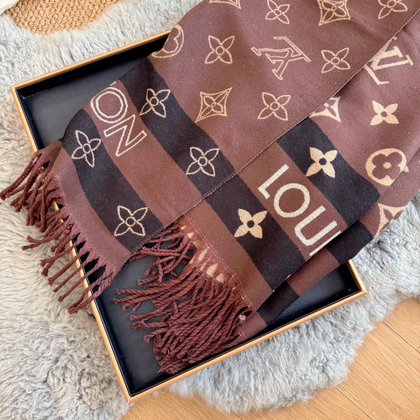 185ZE69WDE Stylish Winter Scarves