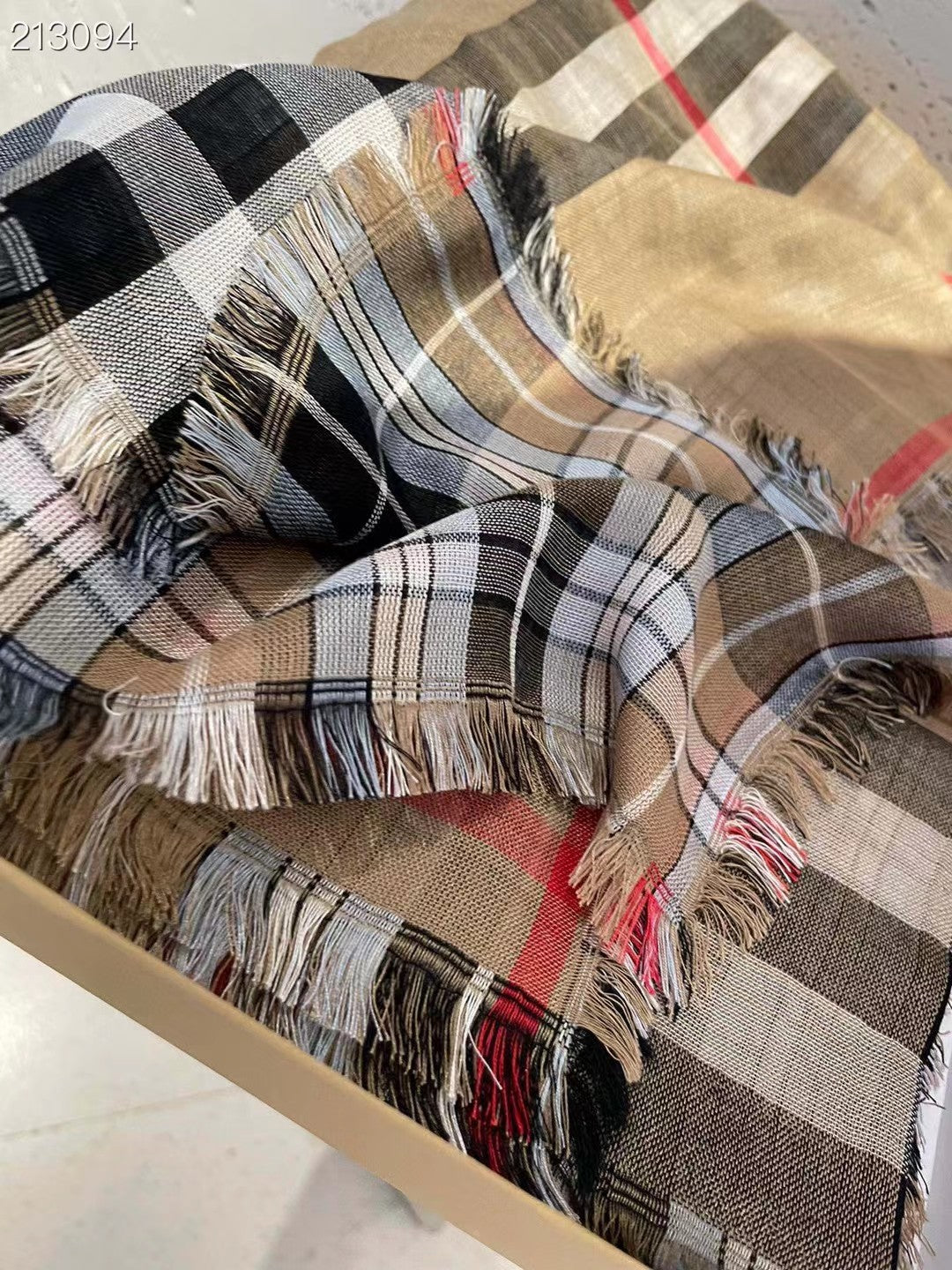 175RR9WDE Stylish Winter Scarves