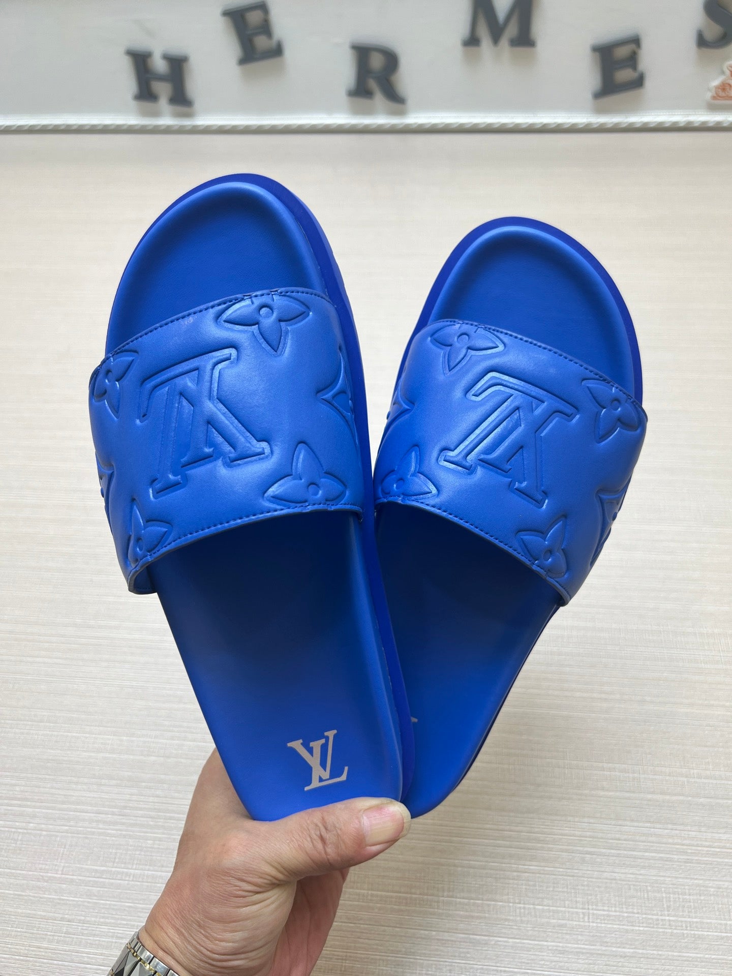 54E3ZDE Stylish slippers