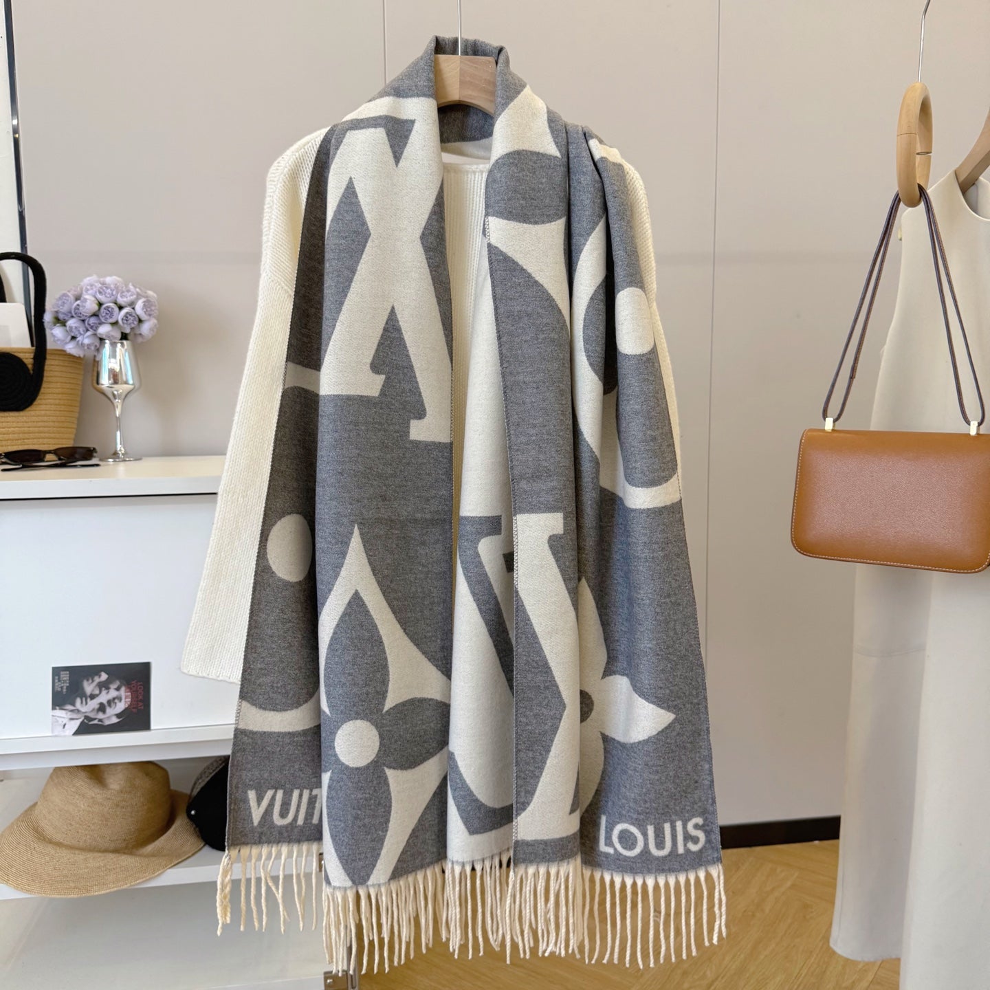 185ZE66WDE Stylish Winter Scarves