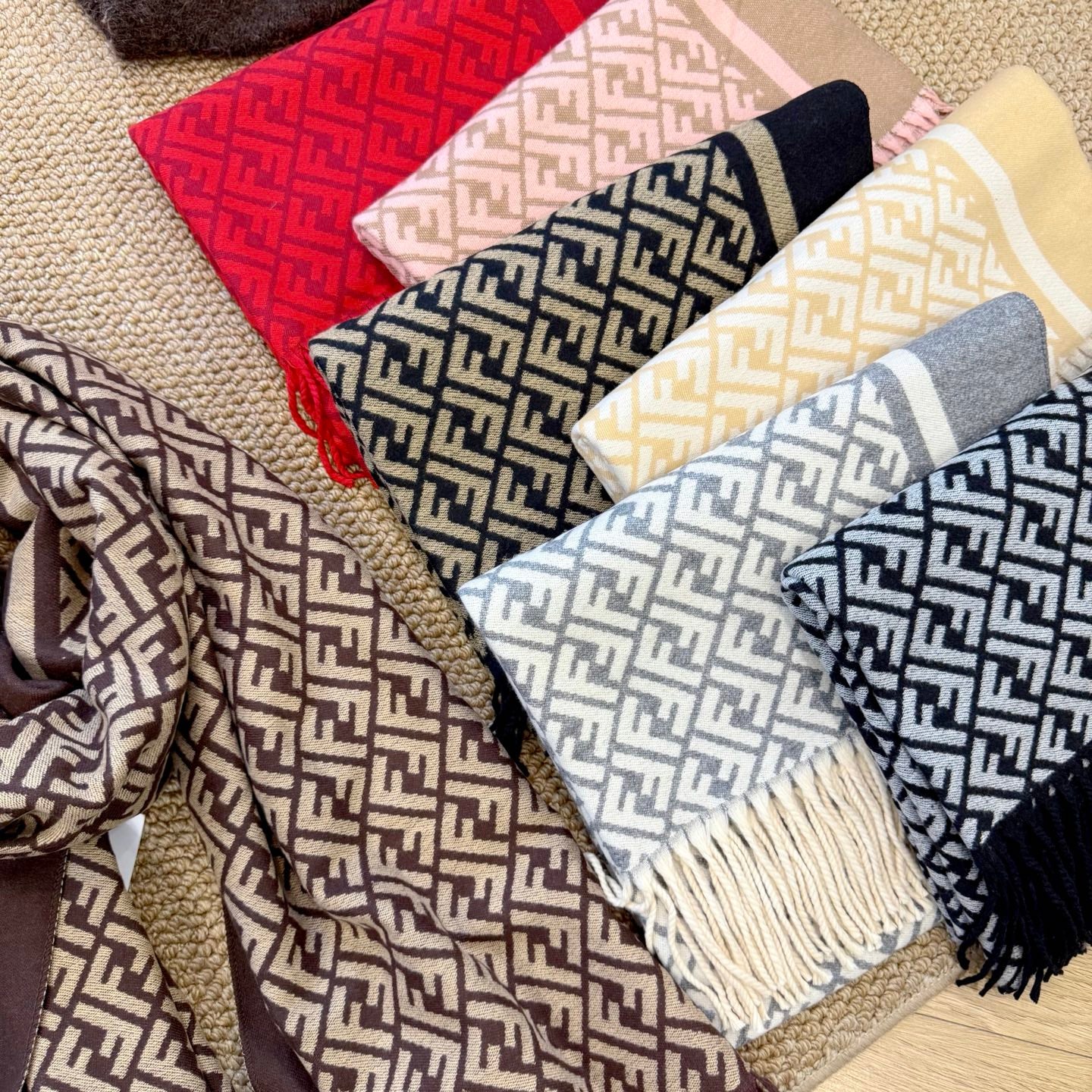 185ZF60WDE Stylish Winter Scarves