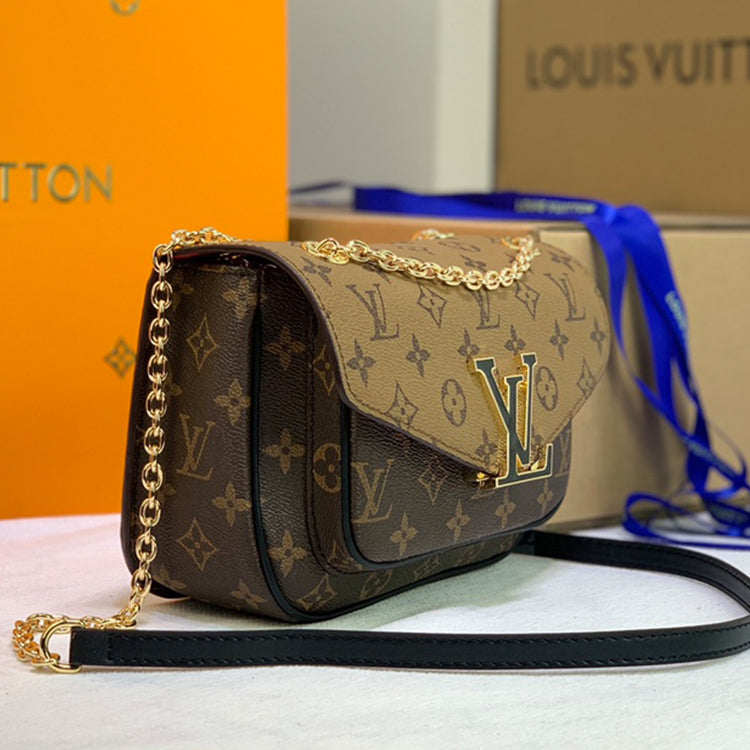 AE113BDE Stylish leather bag