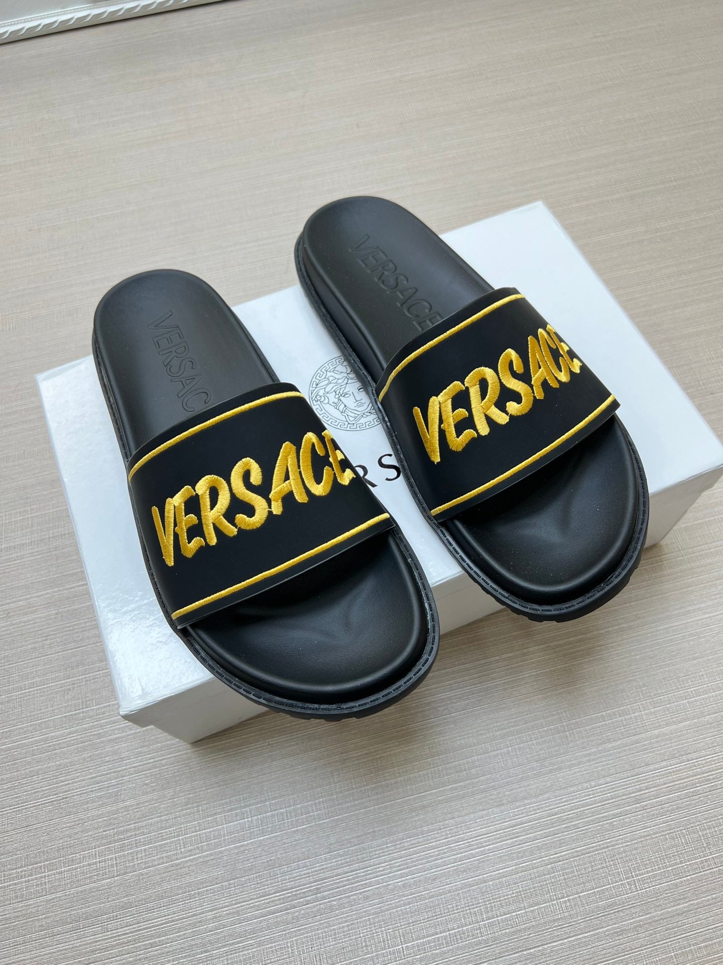 54V54ZDE Stylish slippers