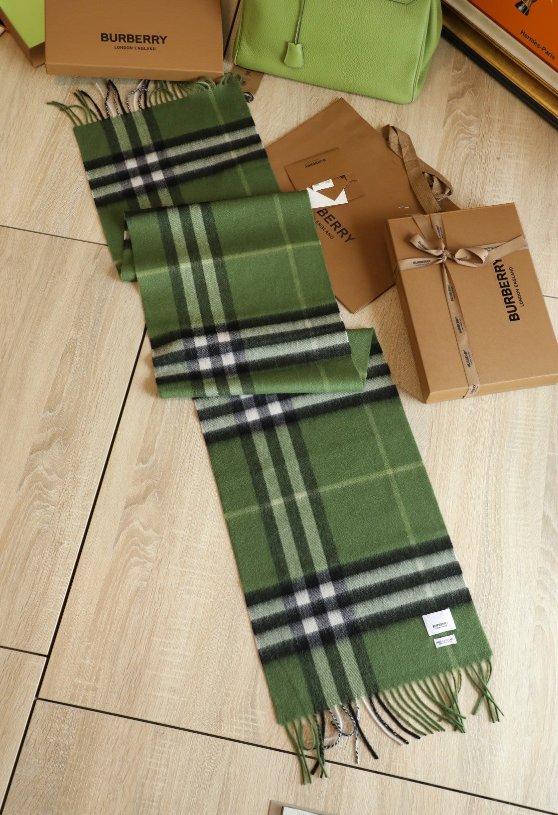 185ZR1WDE Stylish Winter Scarves