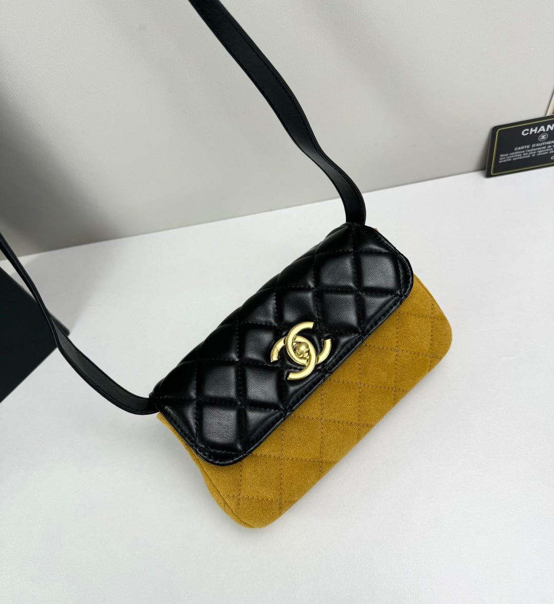 15RC61BDE Stylish leather bag
