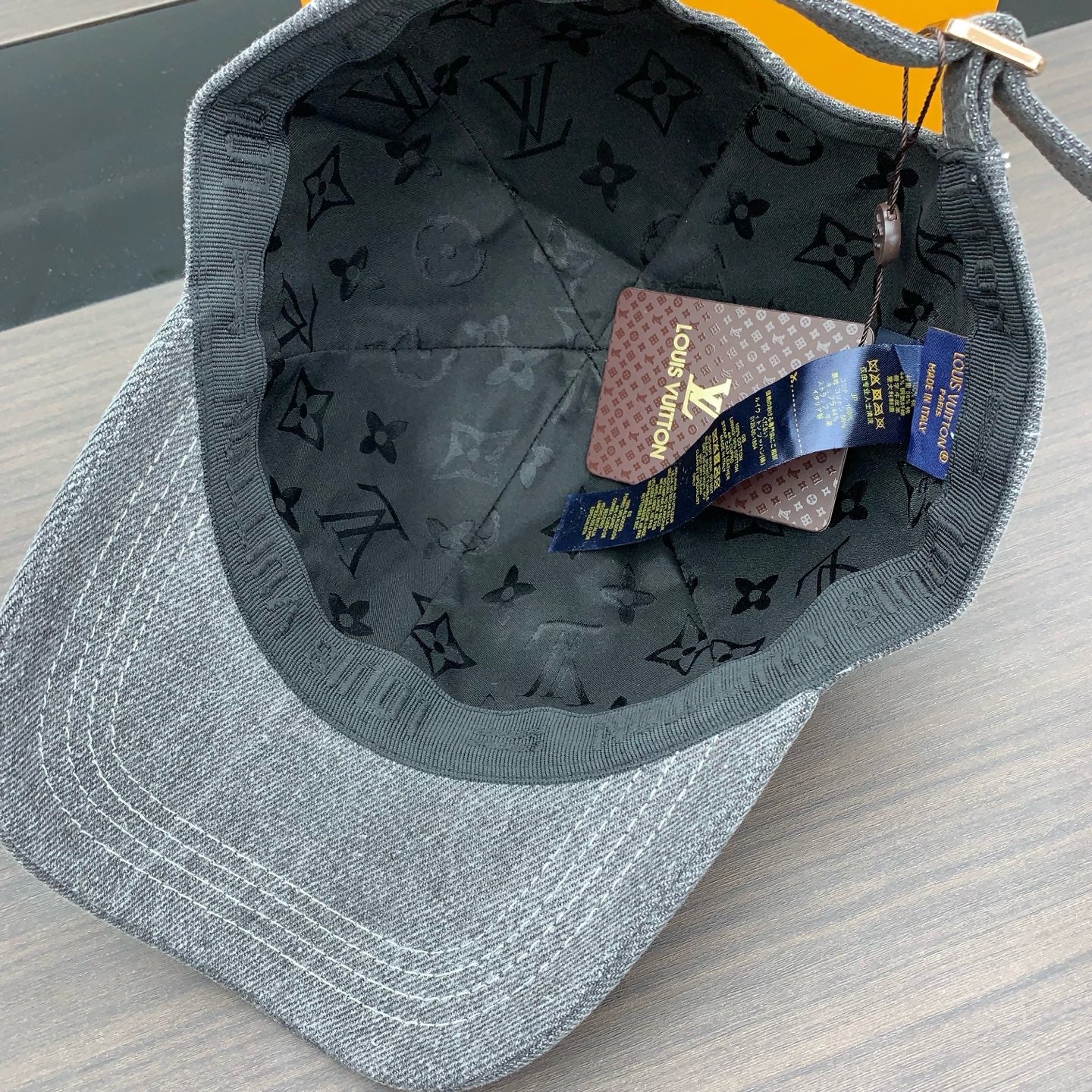 125ZE518MDE Stylish hats