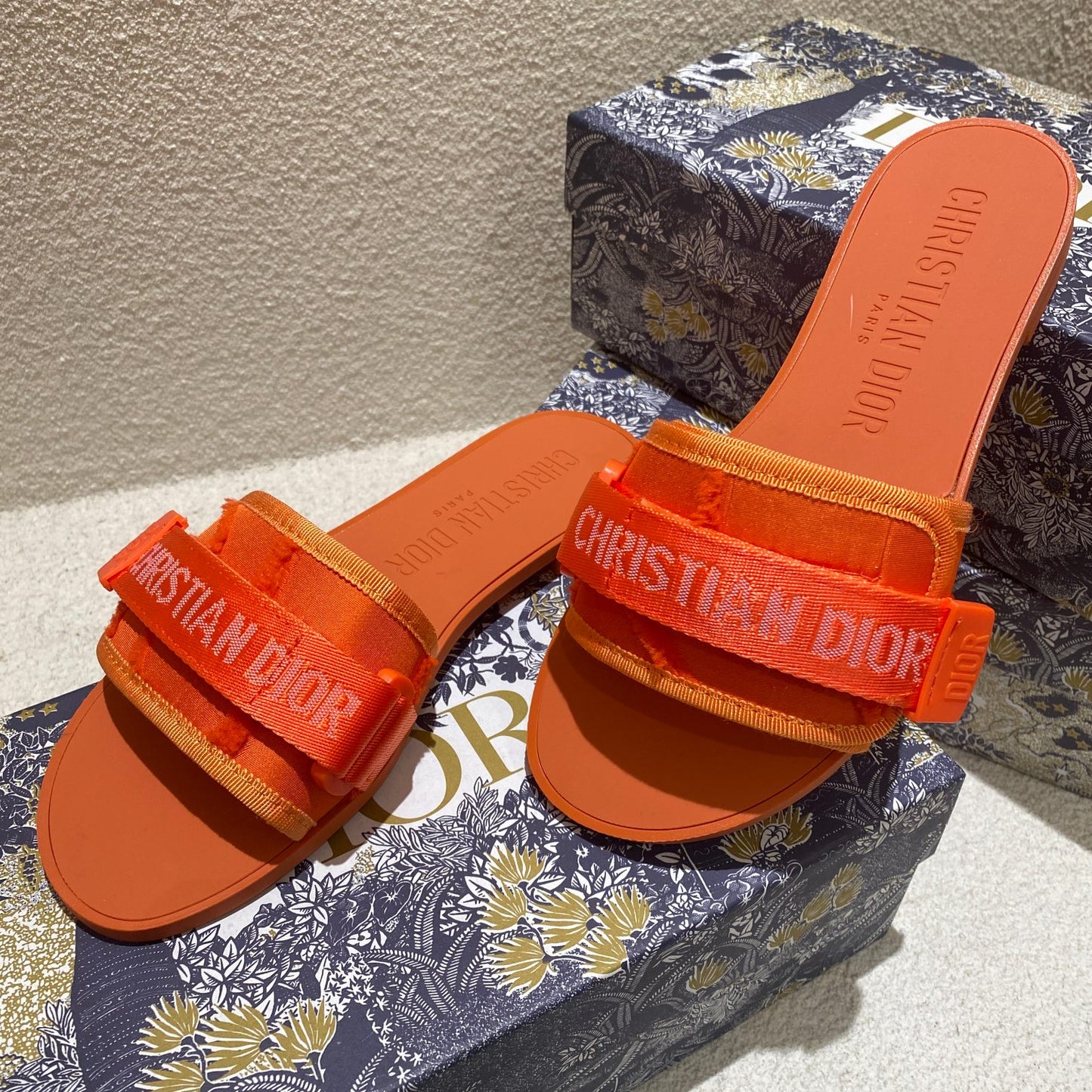 14D16ZDE Stylish slippers