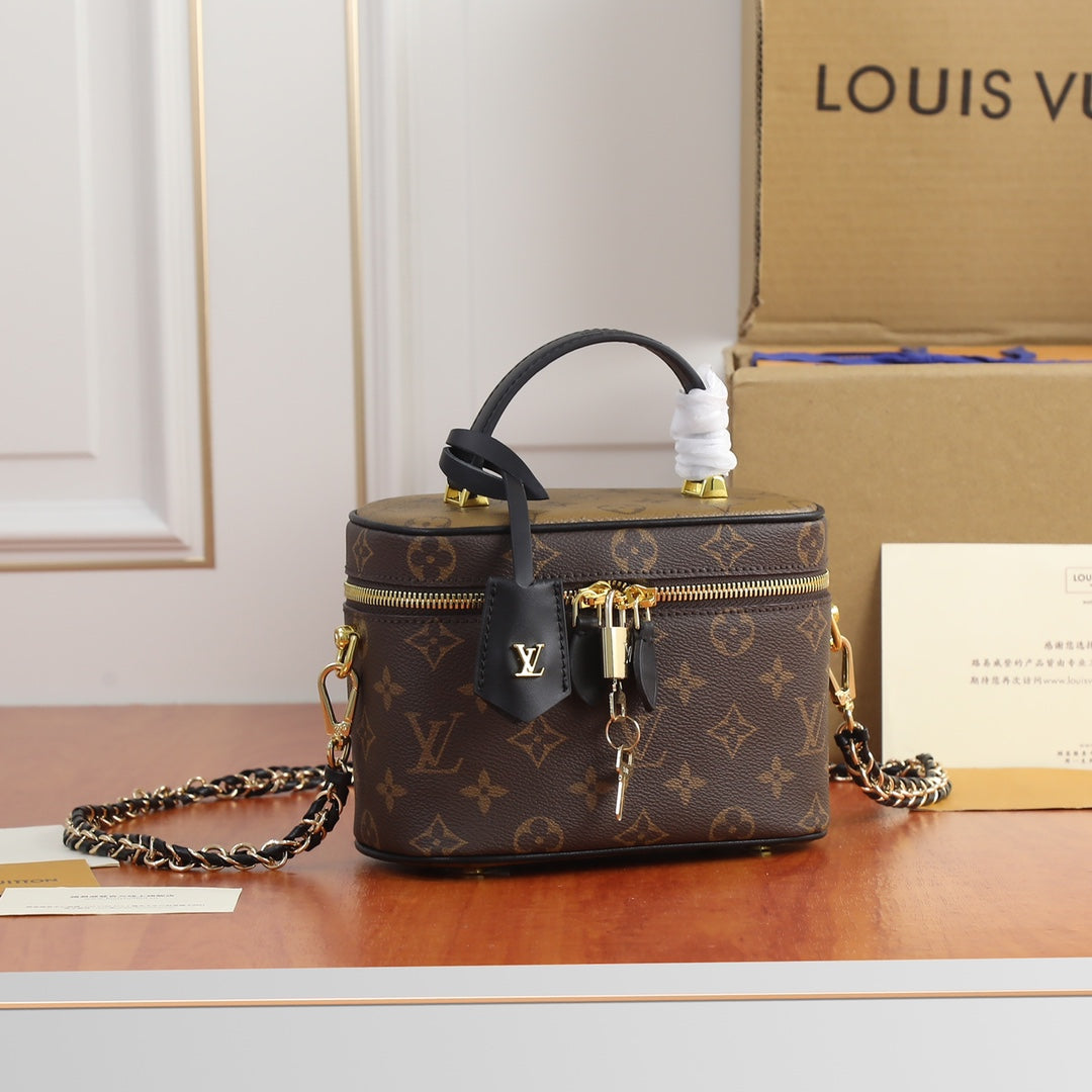 2XE121BDE Stylish leather bag
