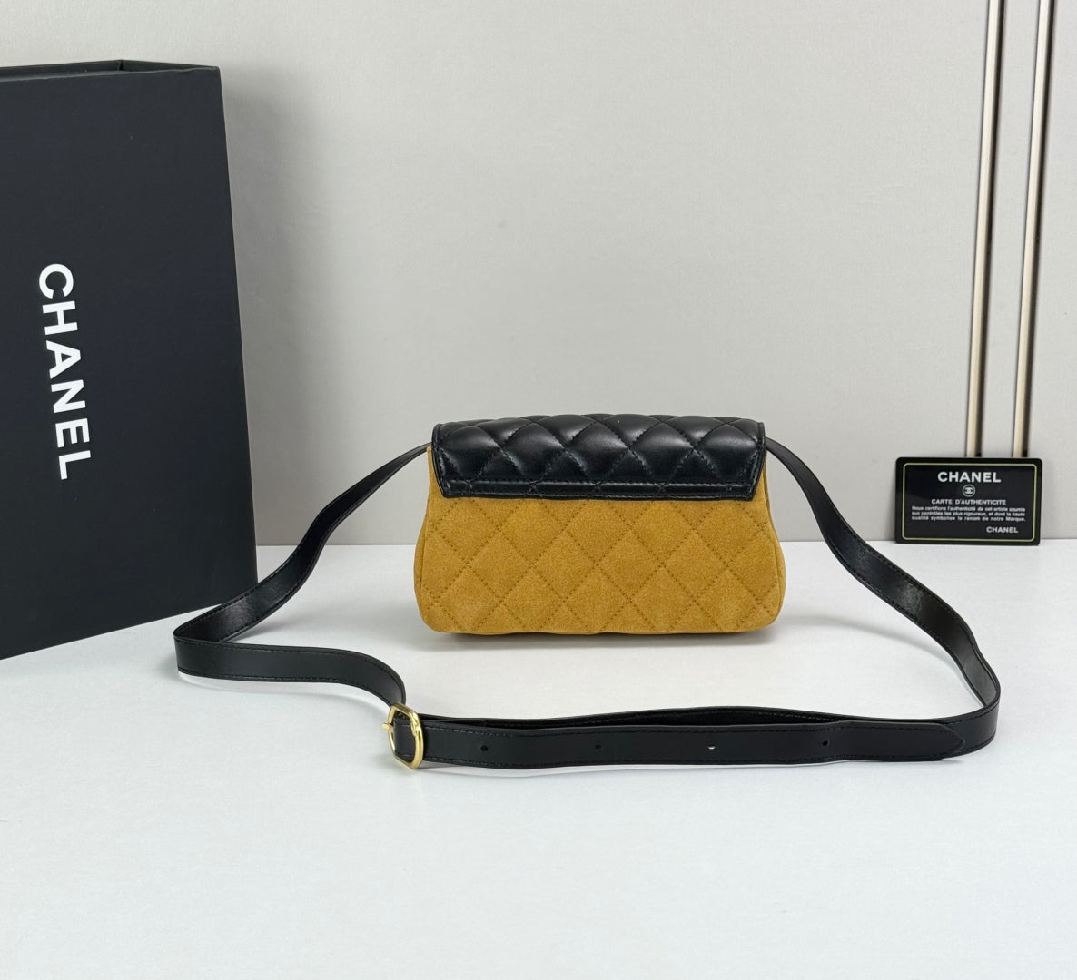15RC61BDE Stylish leather bag