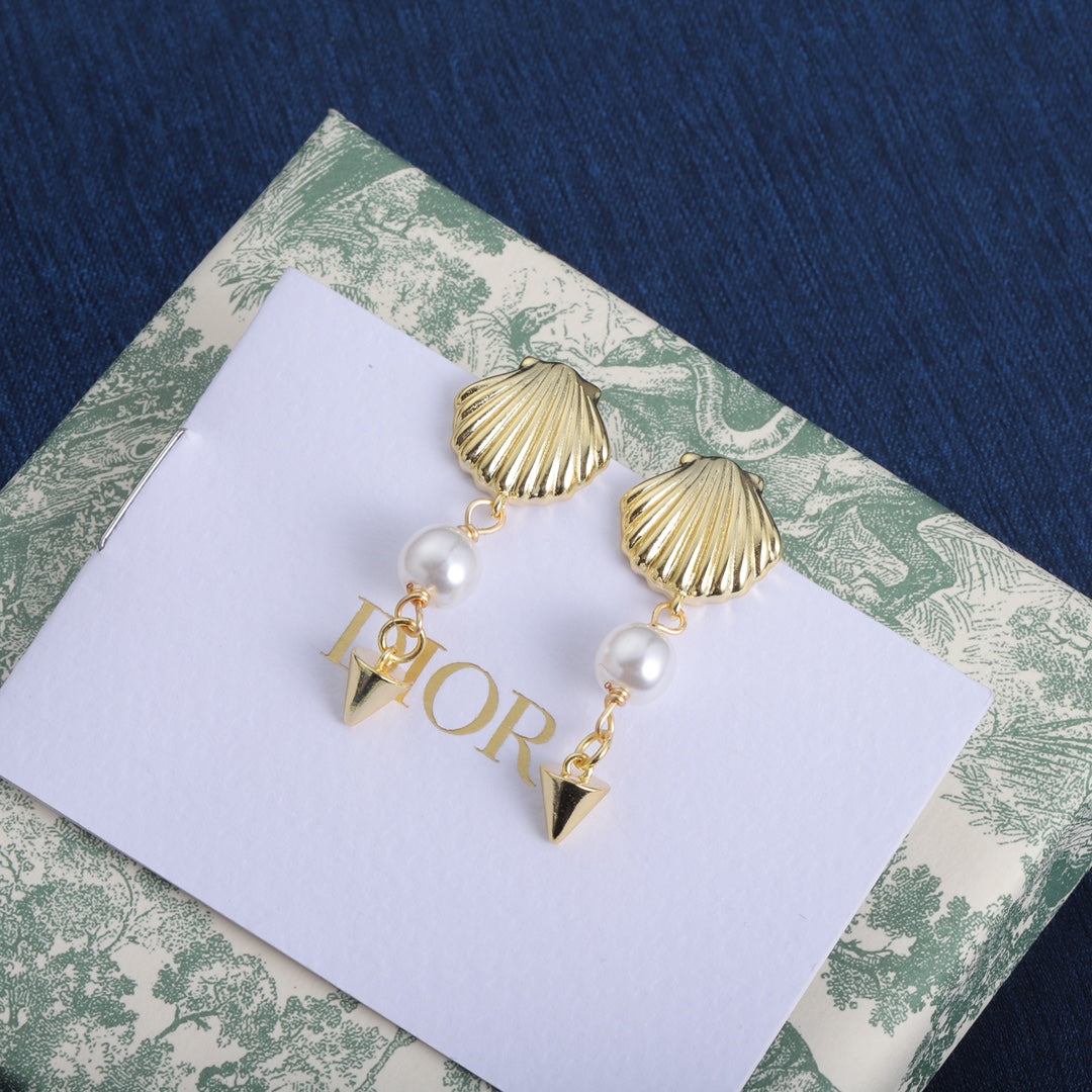 1YD240EDE Stylish Earrings