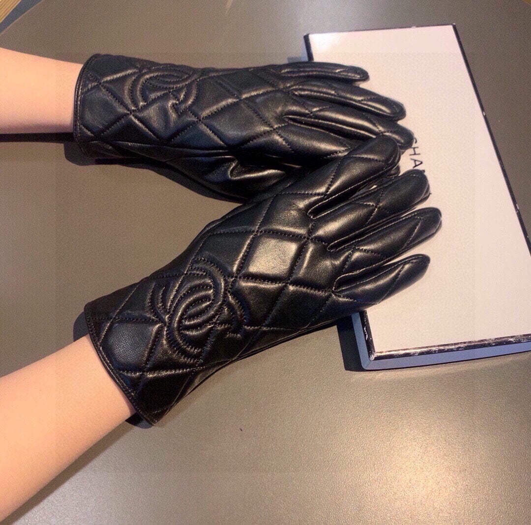 14C14SDE Stylish sheepskin gloves