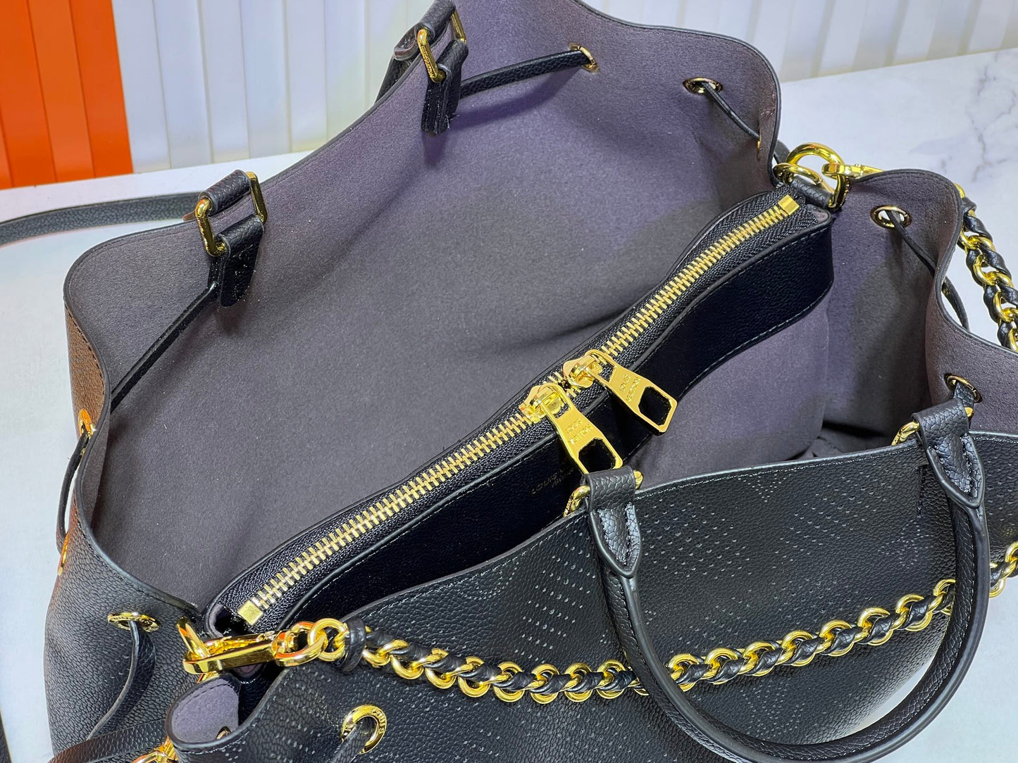 15XE13BDE Stylish leather bag)