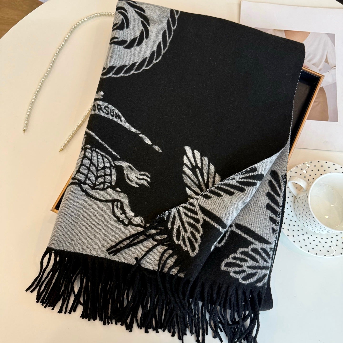 185ZR37WDE Stylish Winter Scarves