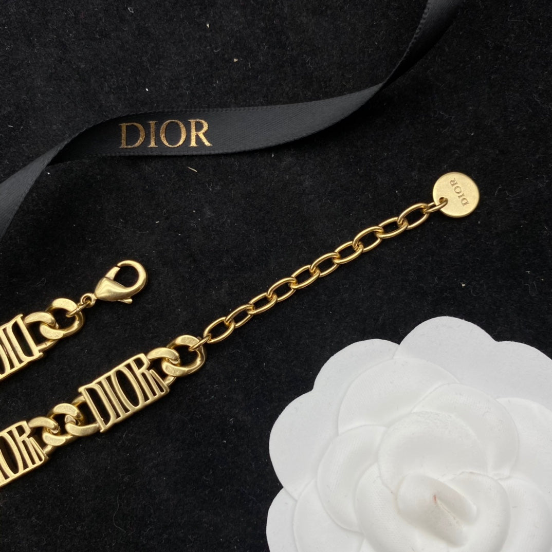 1YD192XDE Stylish Necklaces