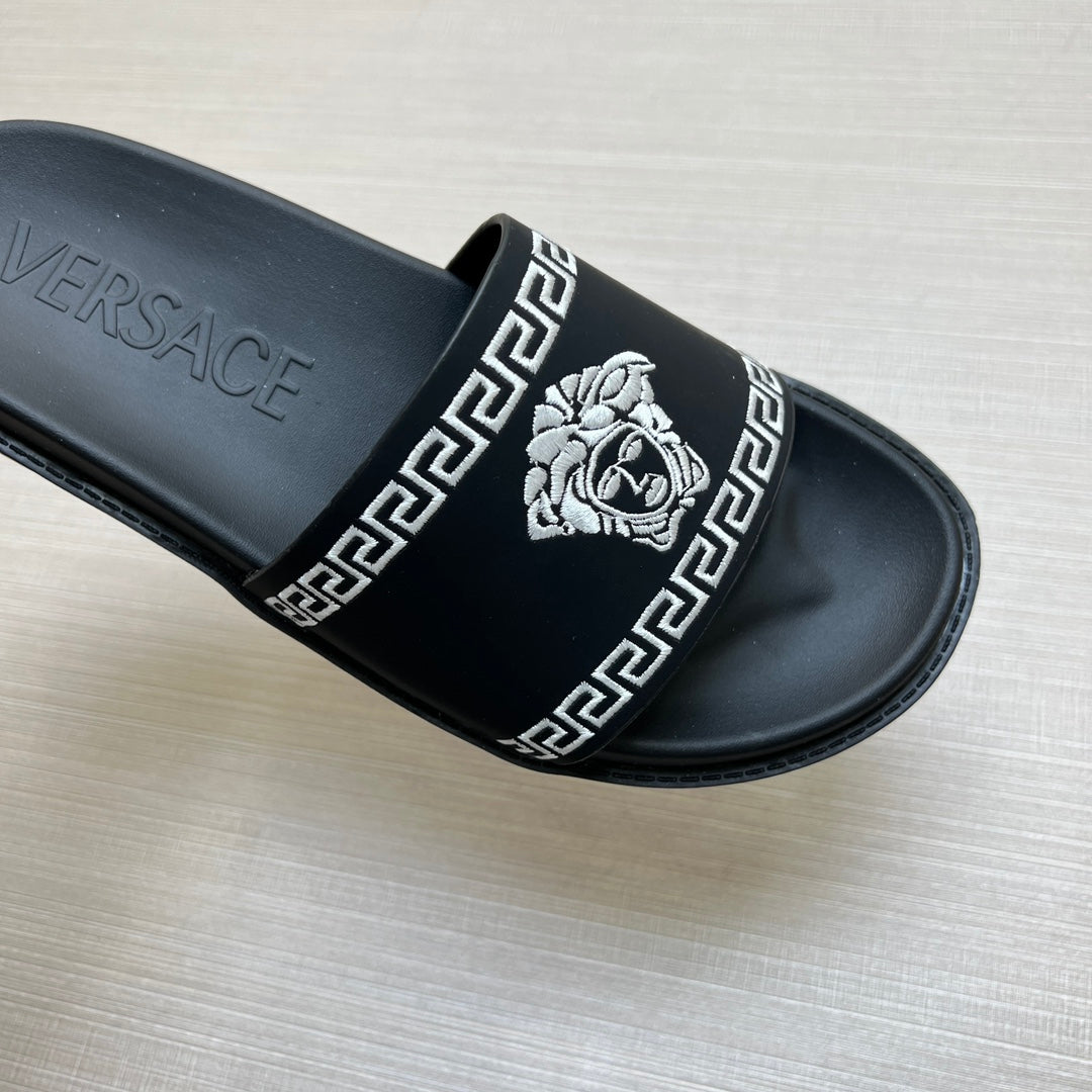 54V53ZDE Stylish slippers