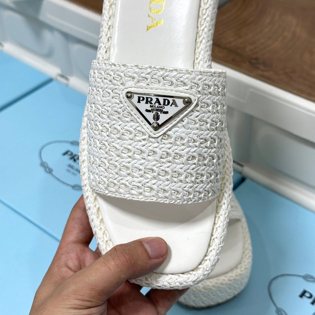 14PD23ZDE Stylish slippers