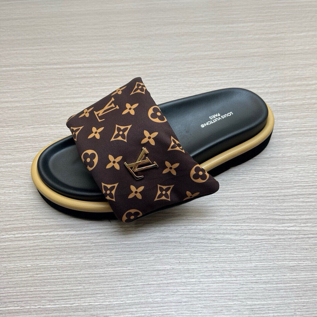 5QE10ZDE Stylish Slippers