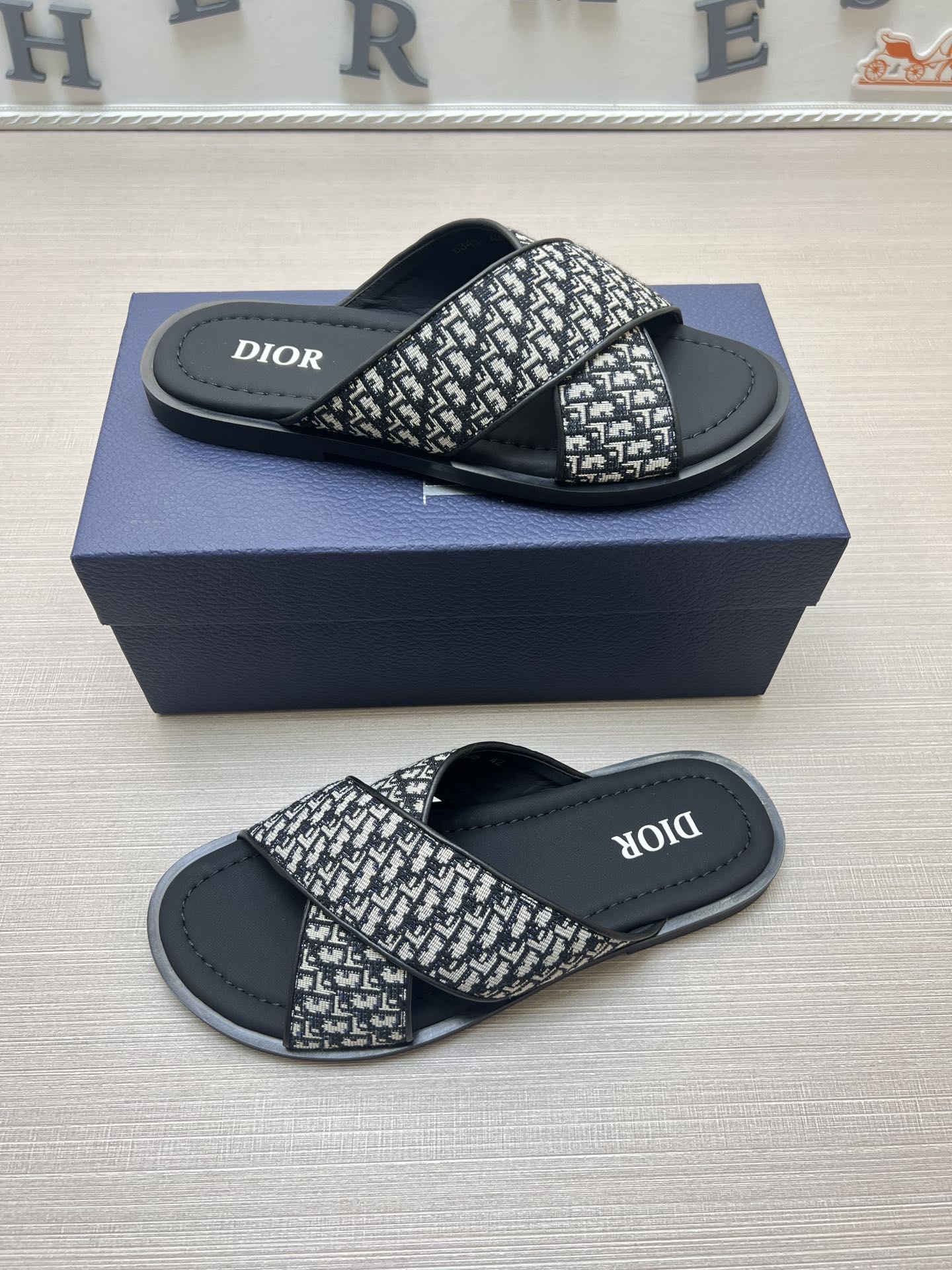 54D81ZDE Stylish slippers