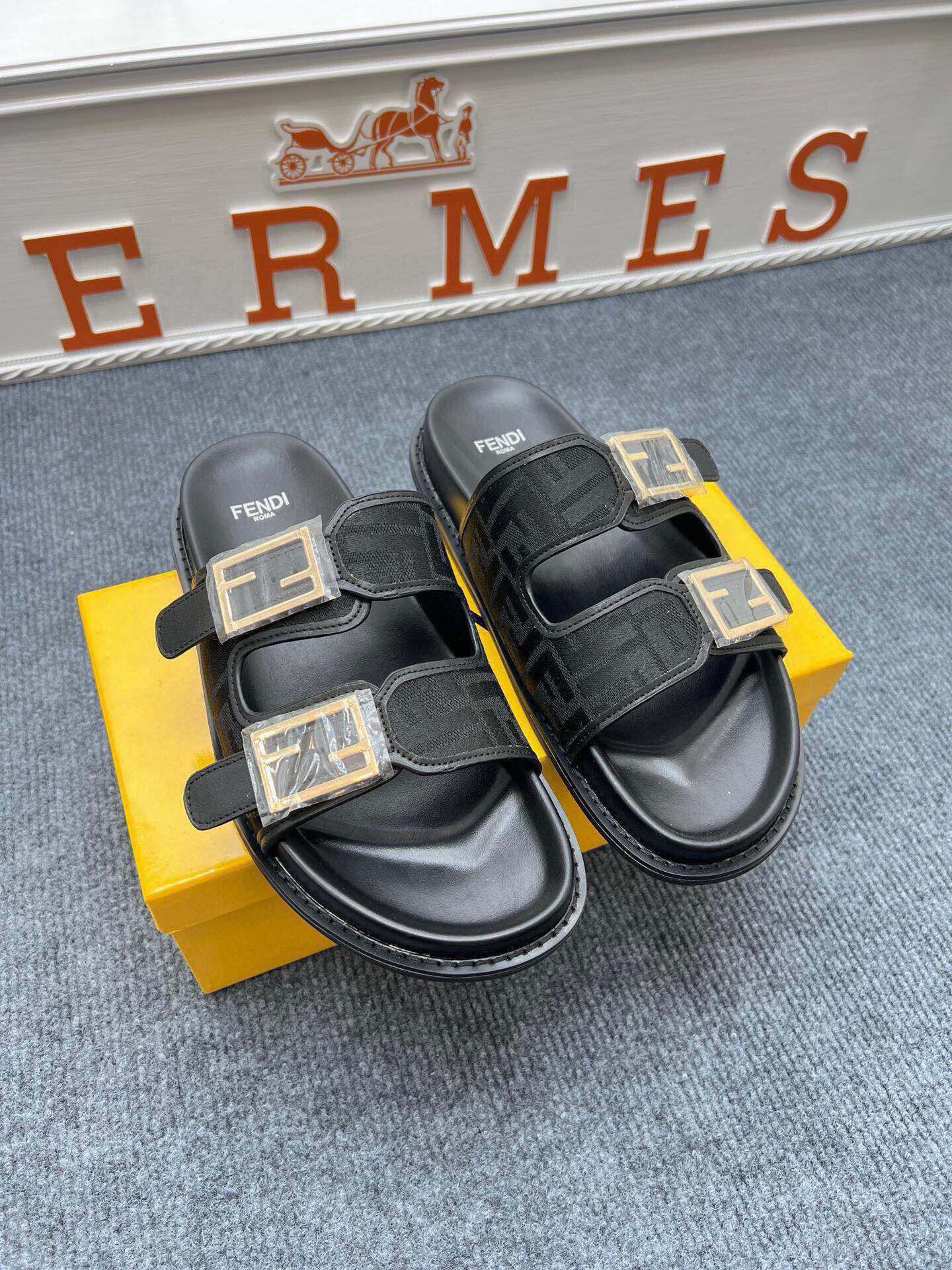 54F38ZDE Stylish slippers