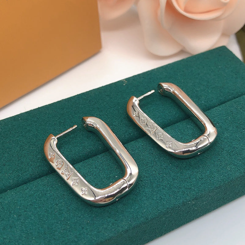 3E107EDE Stylish Earrings