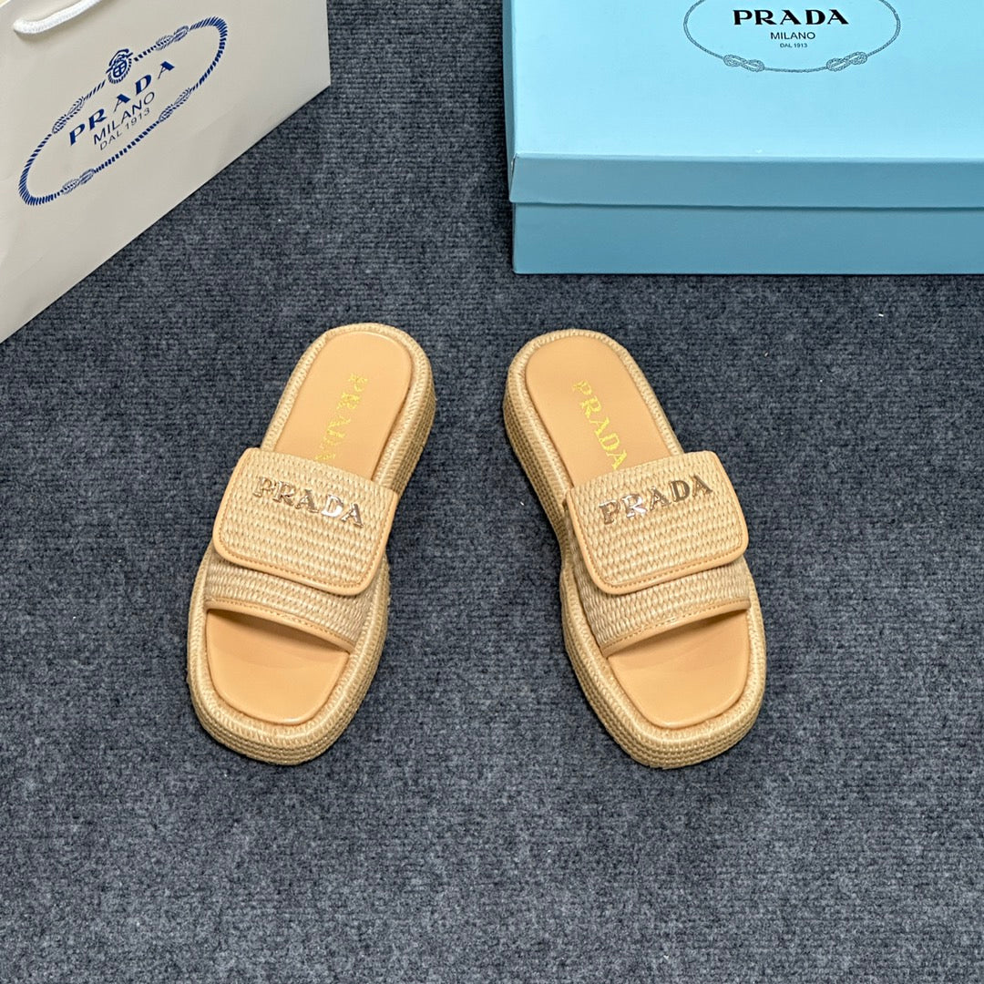 14PD24ZDE Stylish slippers