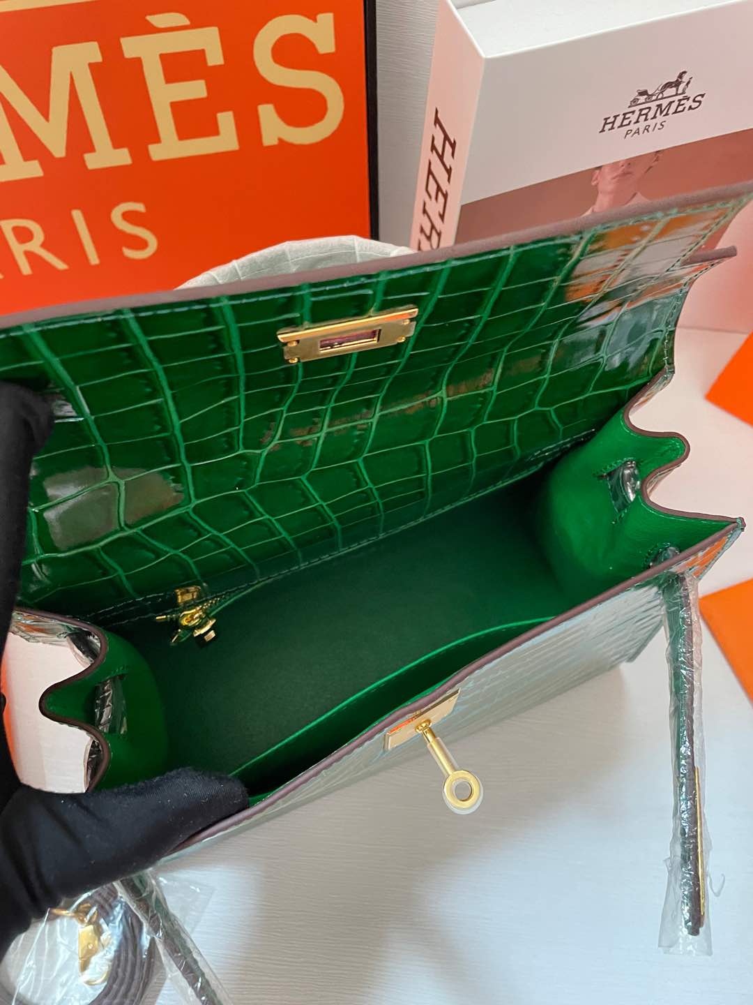 2WH28BDE Stylish leather bag