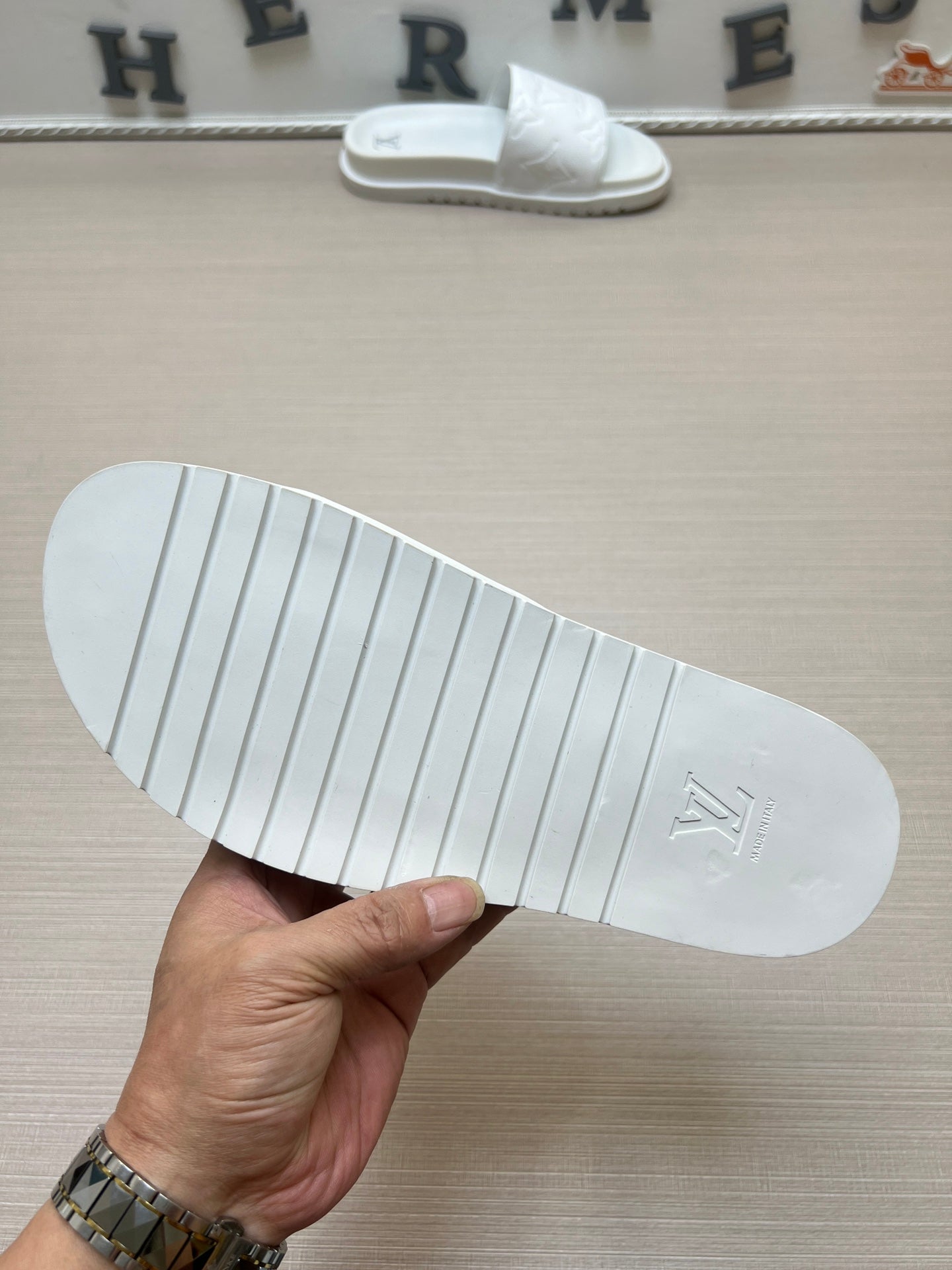 54E3ZDE Stylish slippers