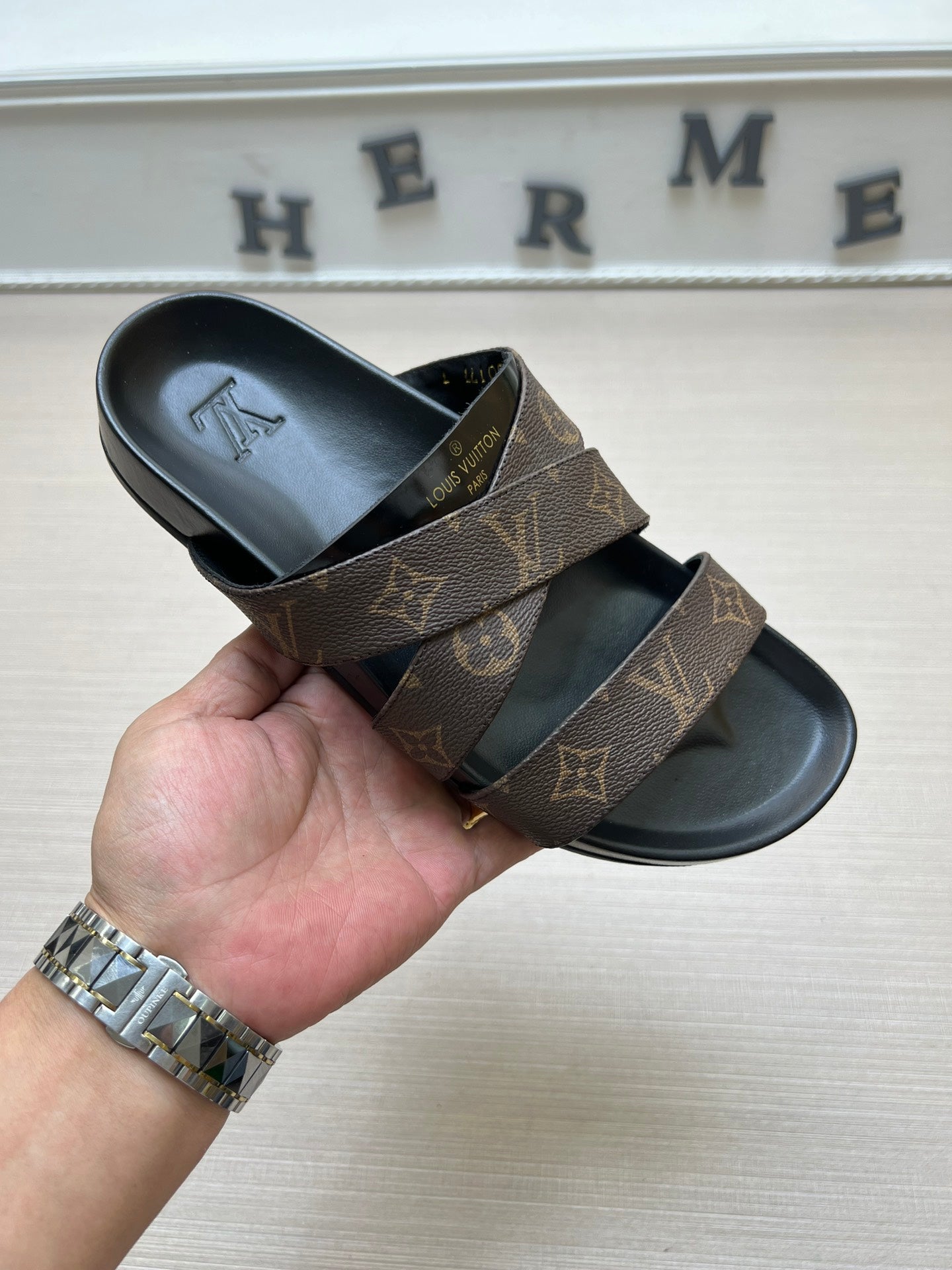 54E89ZDE Stylish slippers