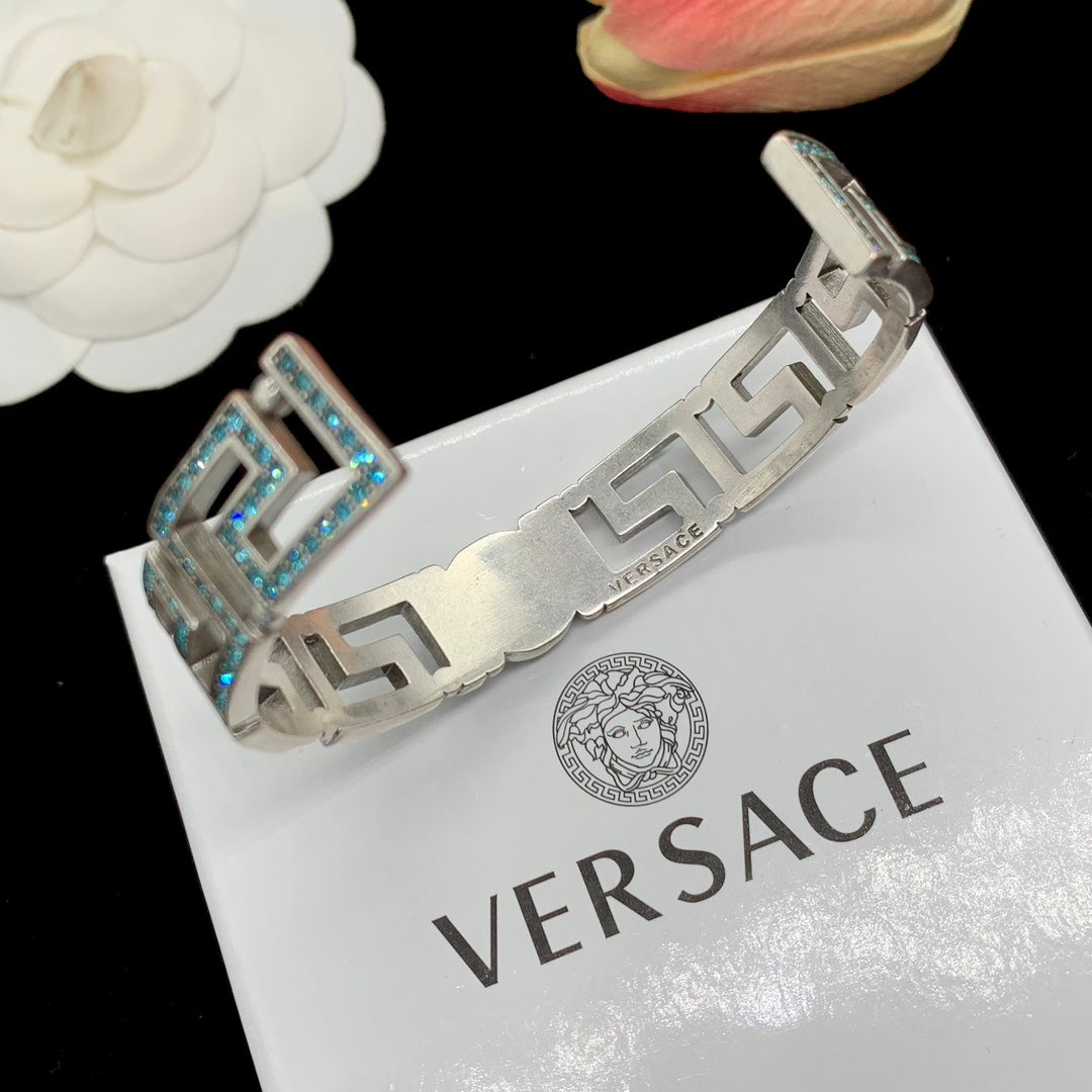1NV73KDE Stylish bracelet